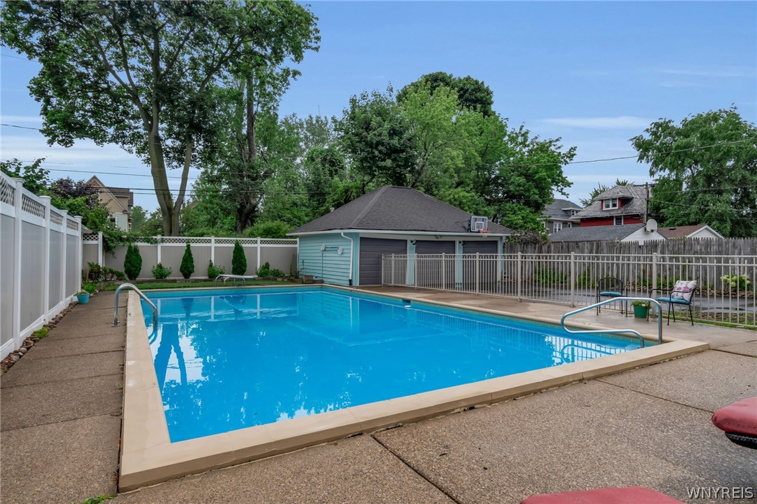 387 Woodbridge Avenue