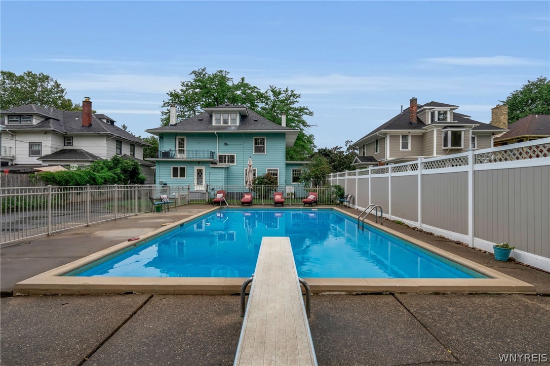 387 Woodbridge Avenue