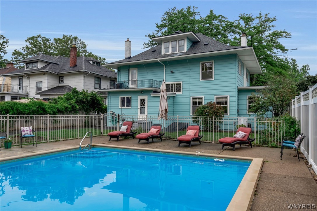 387 Woodbridge Avenue
