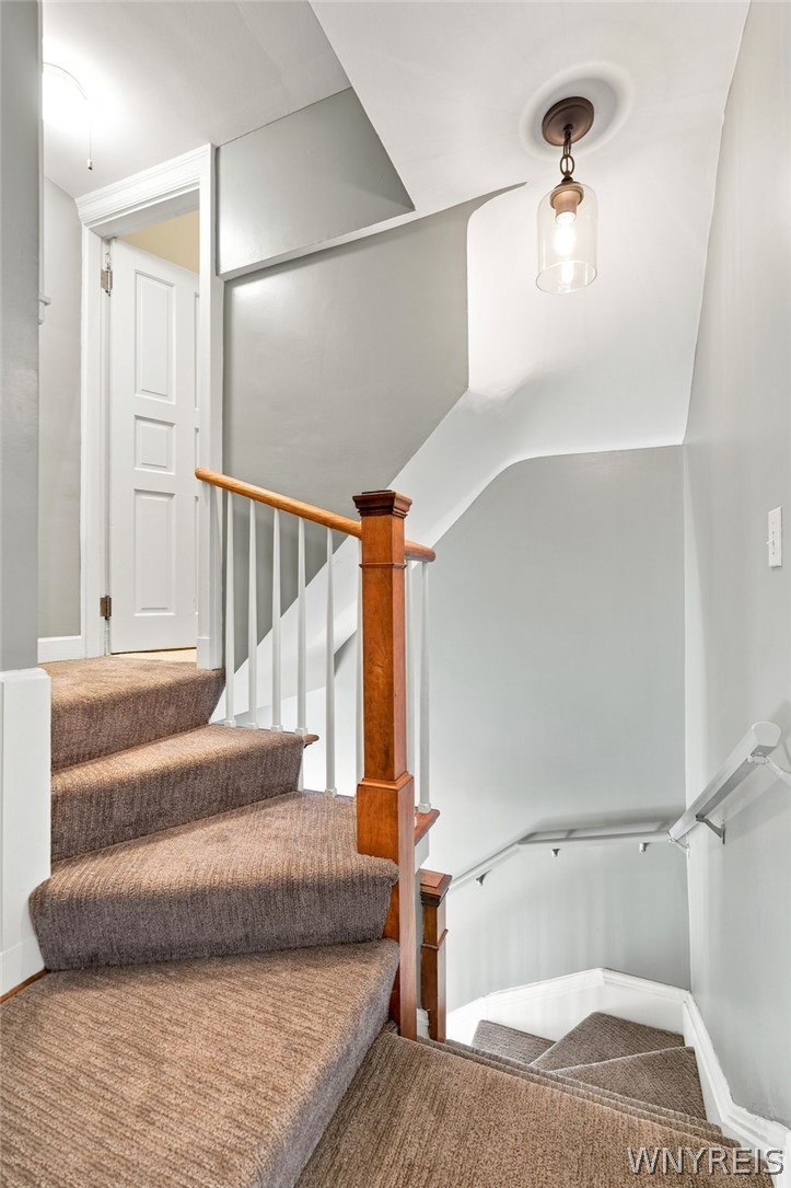 8 Mayfair Lane