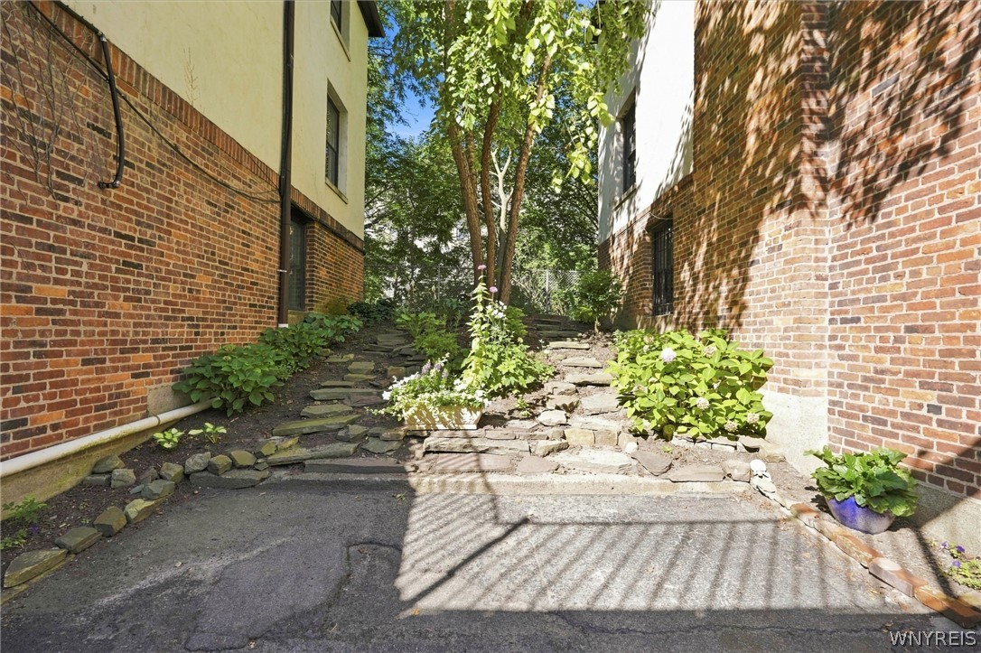 8 Mayfair Lane