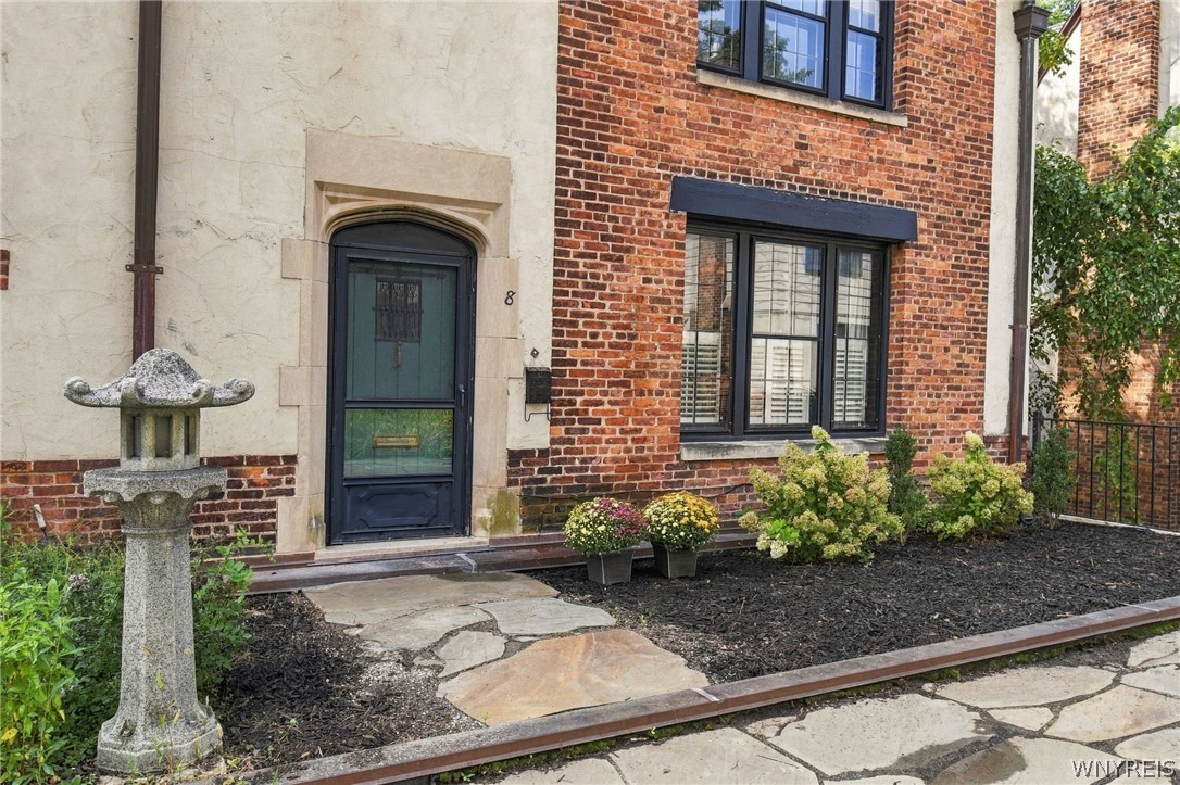 8 Mayfair Lane