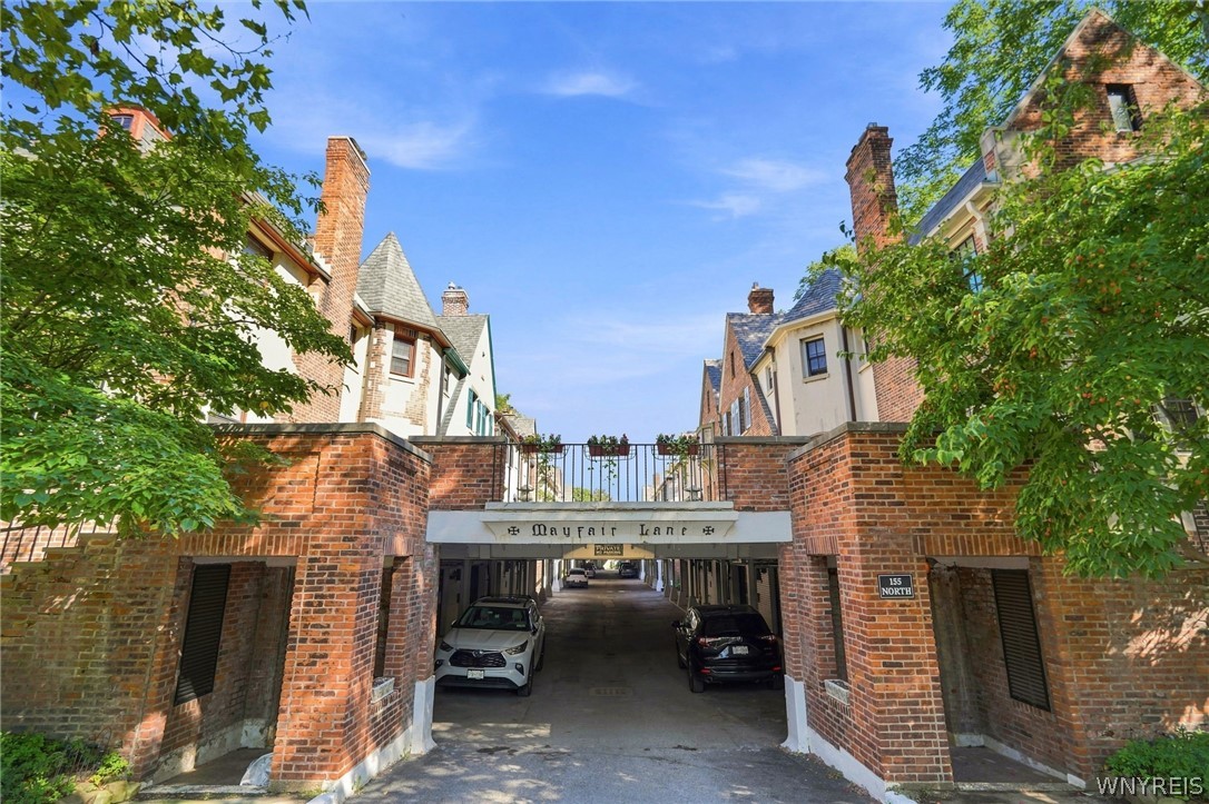 8 Mayfair Lane