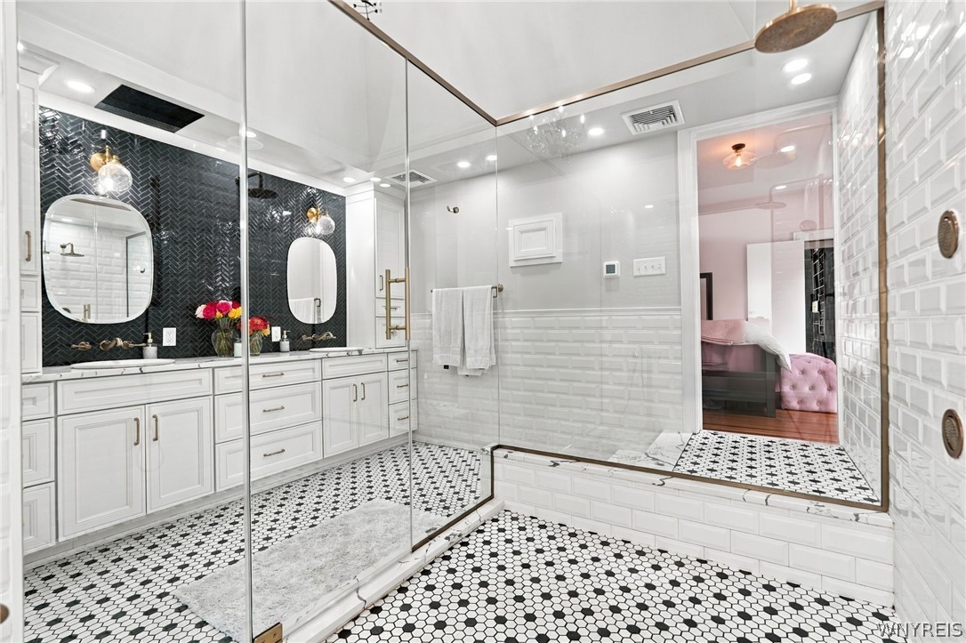 22 Oakland Place