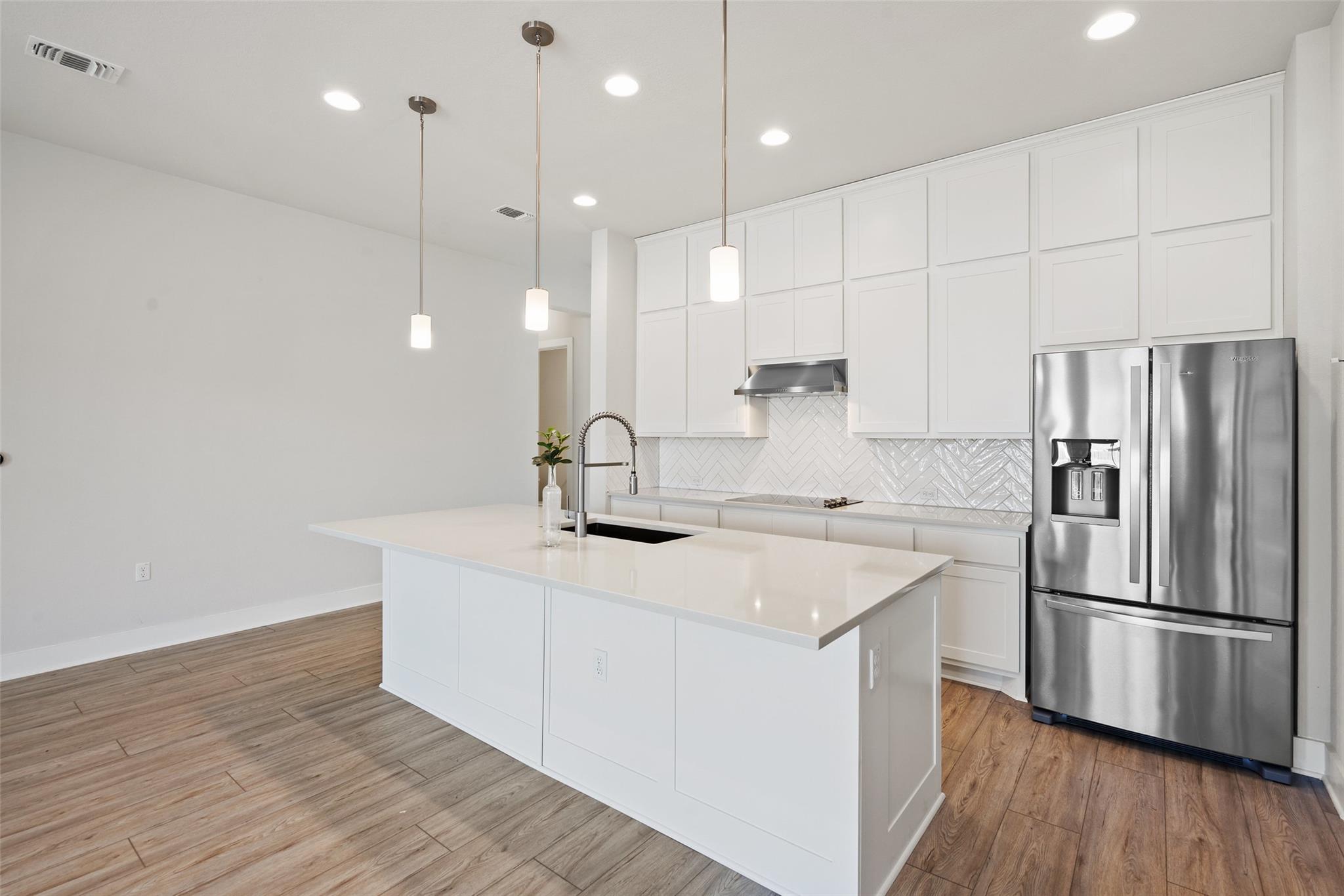 9820 Grapevine Leaf DR