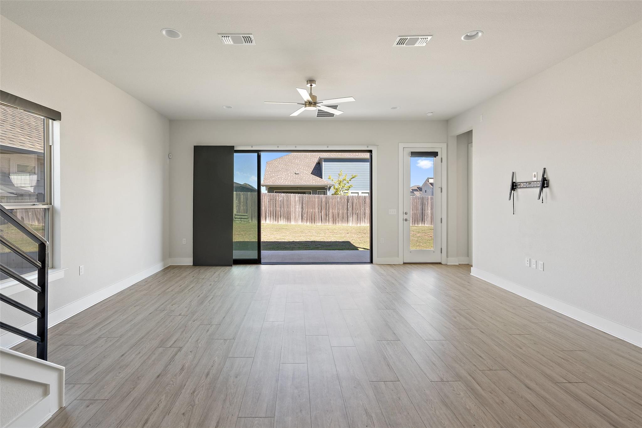 9820 Grapevine Leaf DR