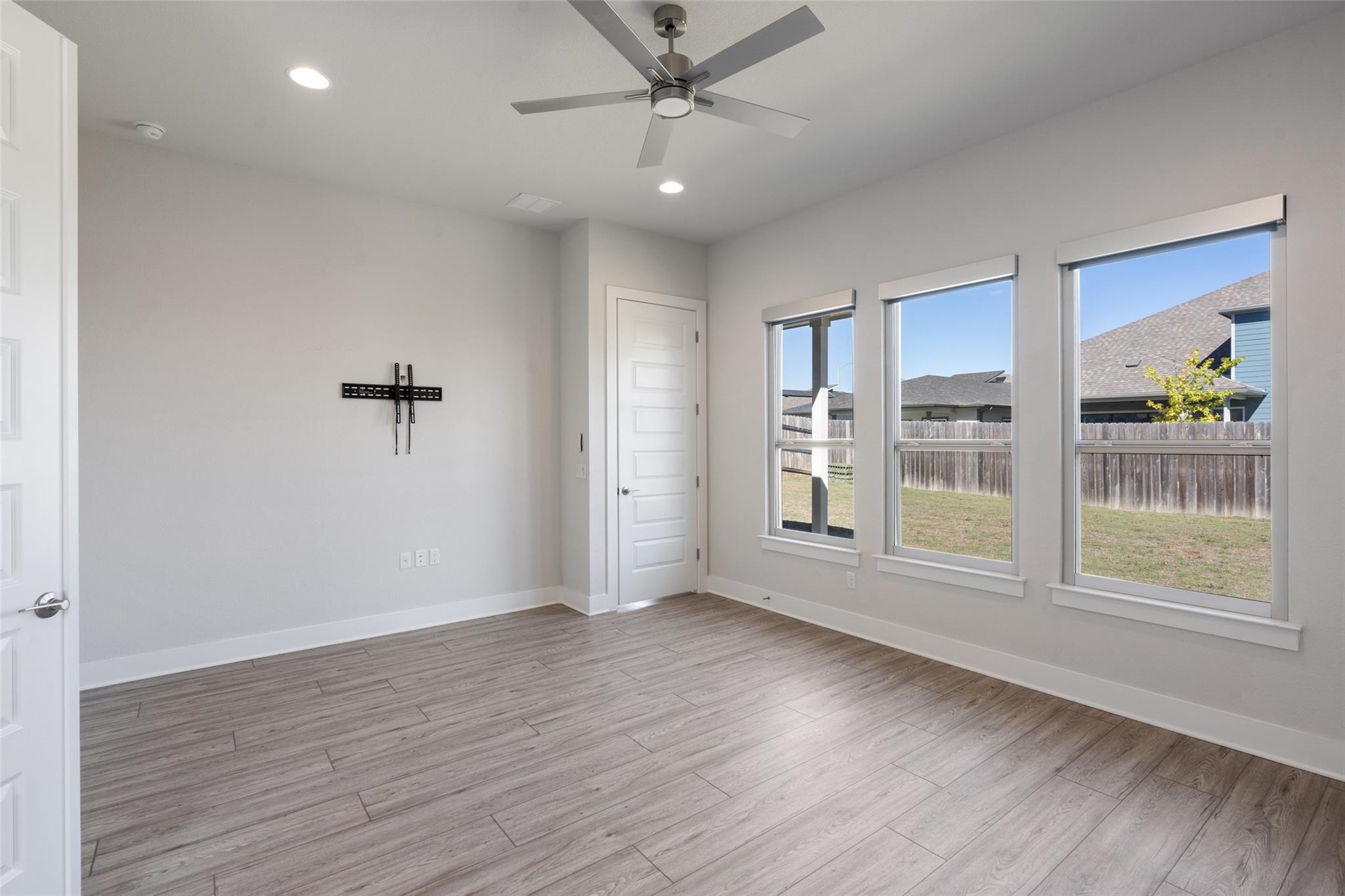 9820 Grapevine Leaf DR