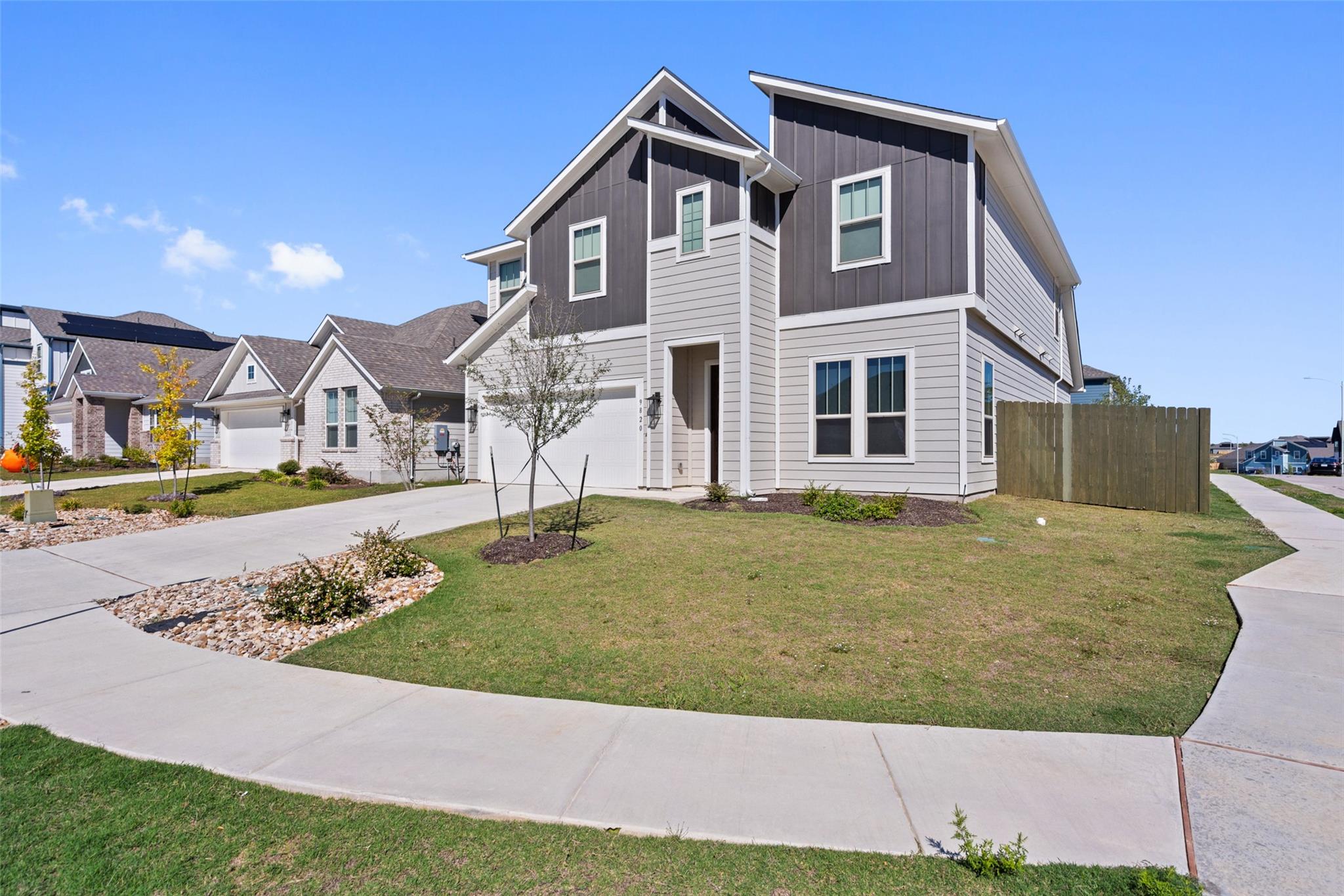 9820 Grapevine Leaf DR