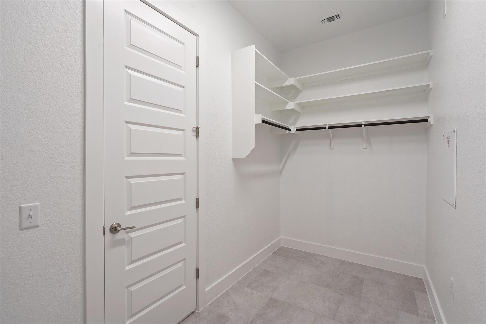 9820 Grapevine Leaf DR