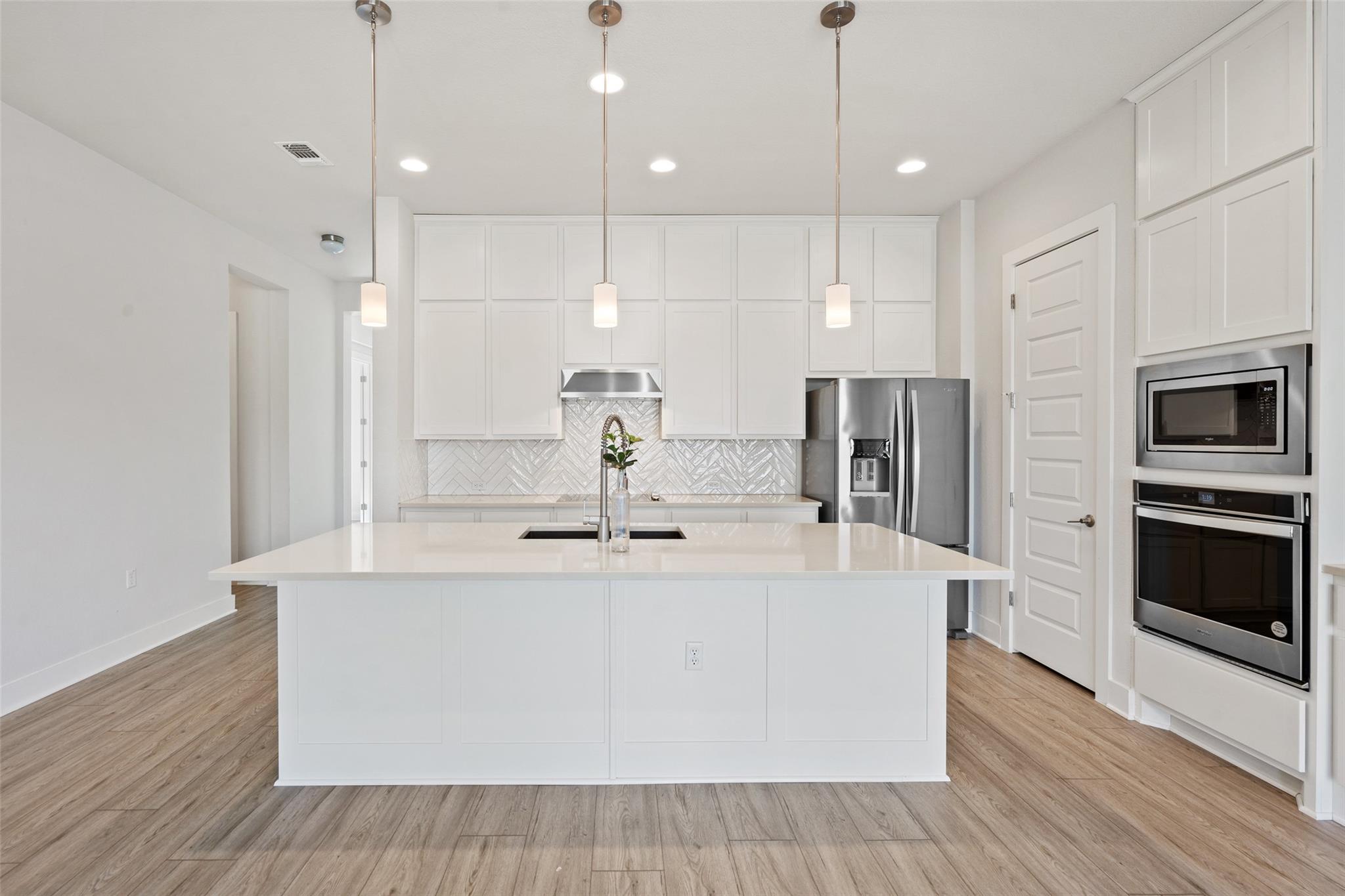 9820 Grapevine Leaf DR