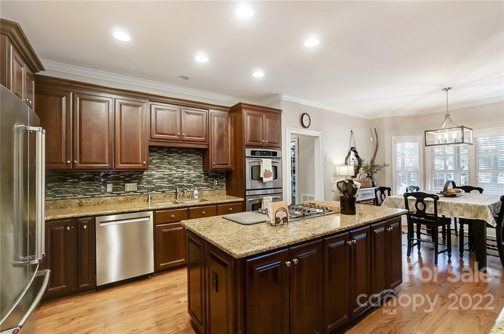 715 Cooks Cove Ridge