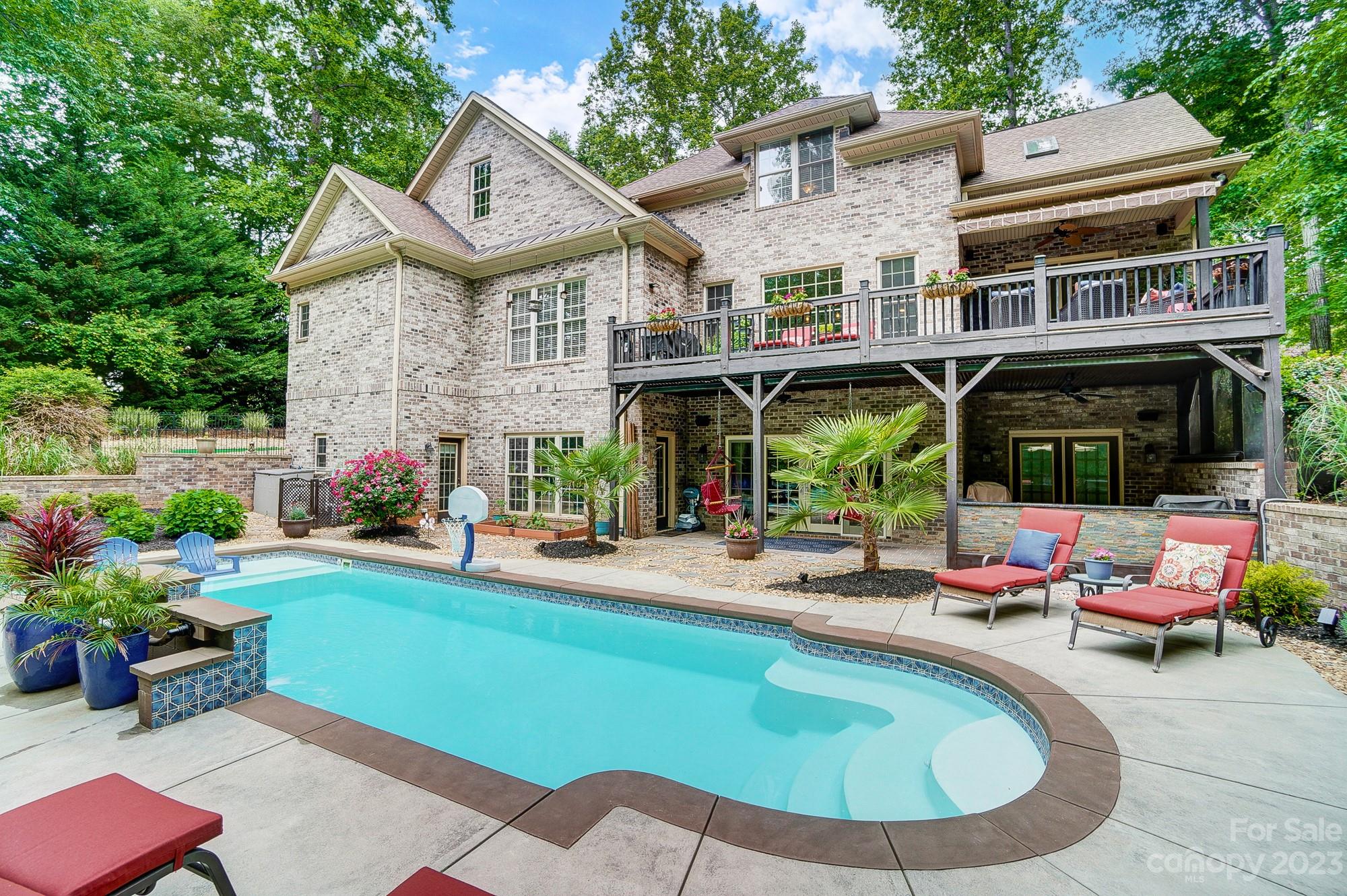 325 Swift Creek Cove