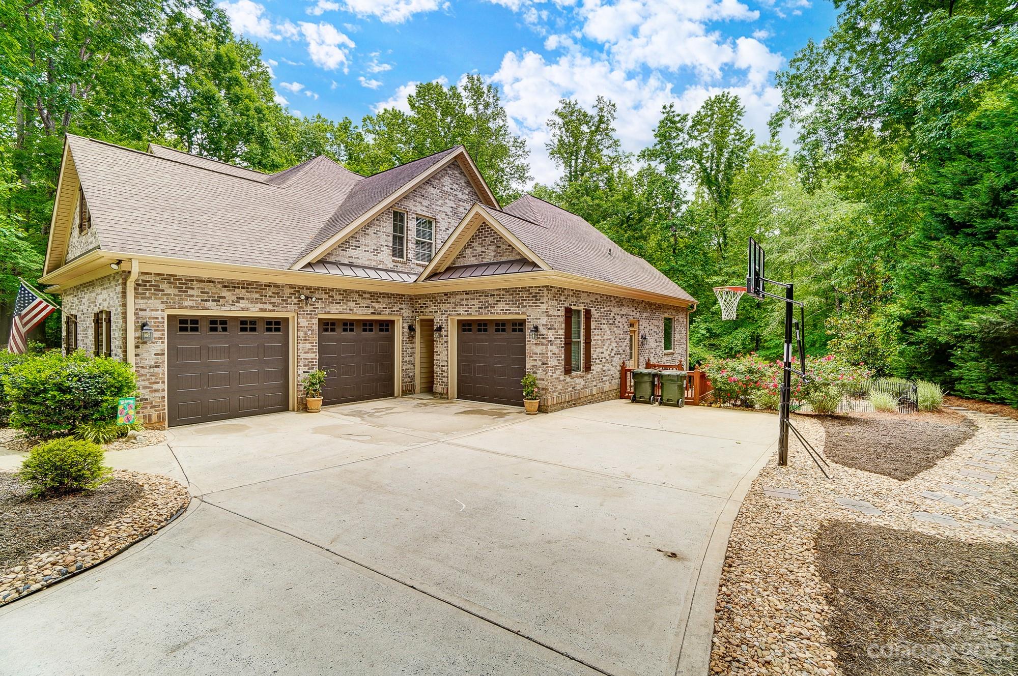 325 Swift Creek Cove
