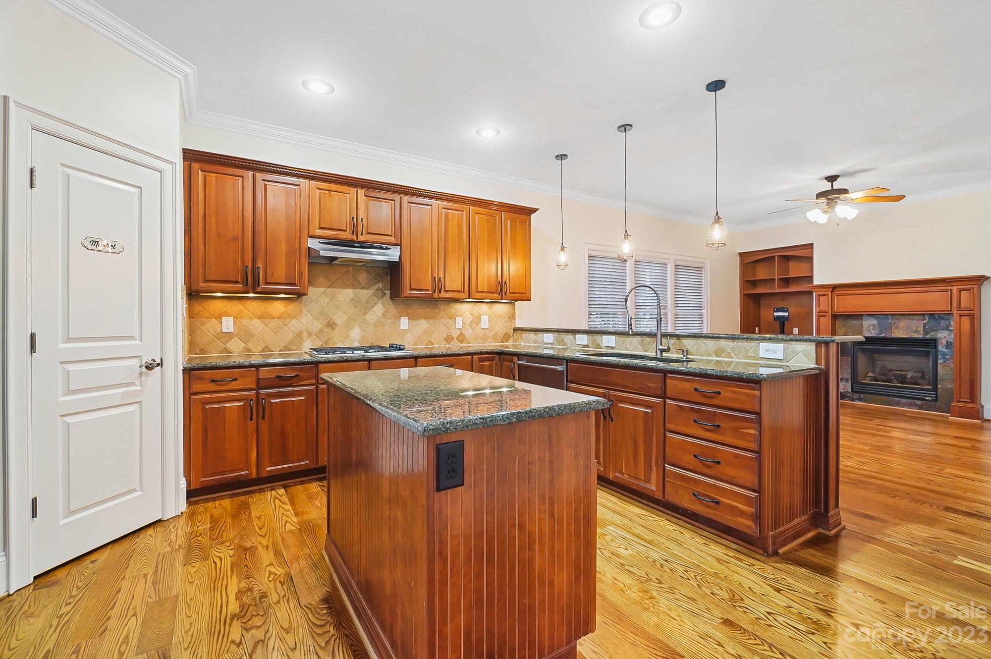 1914 Notchwood Court