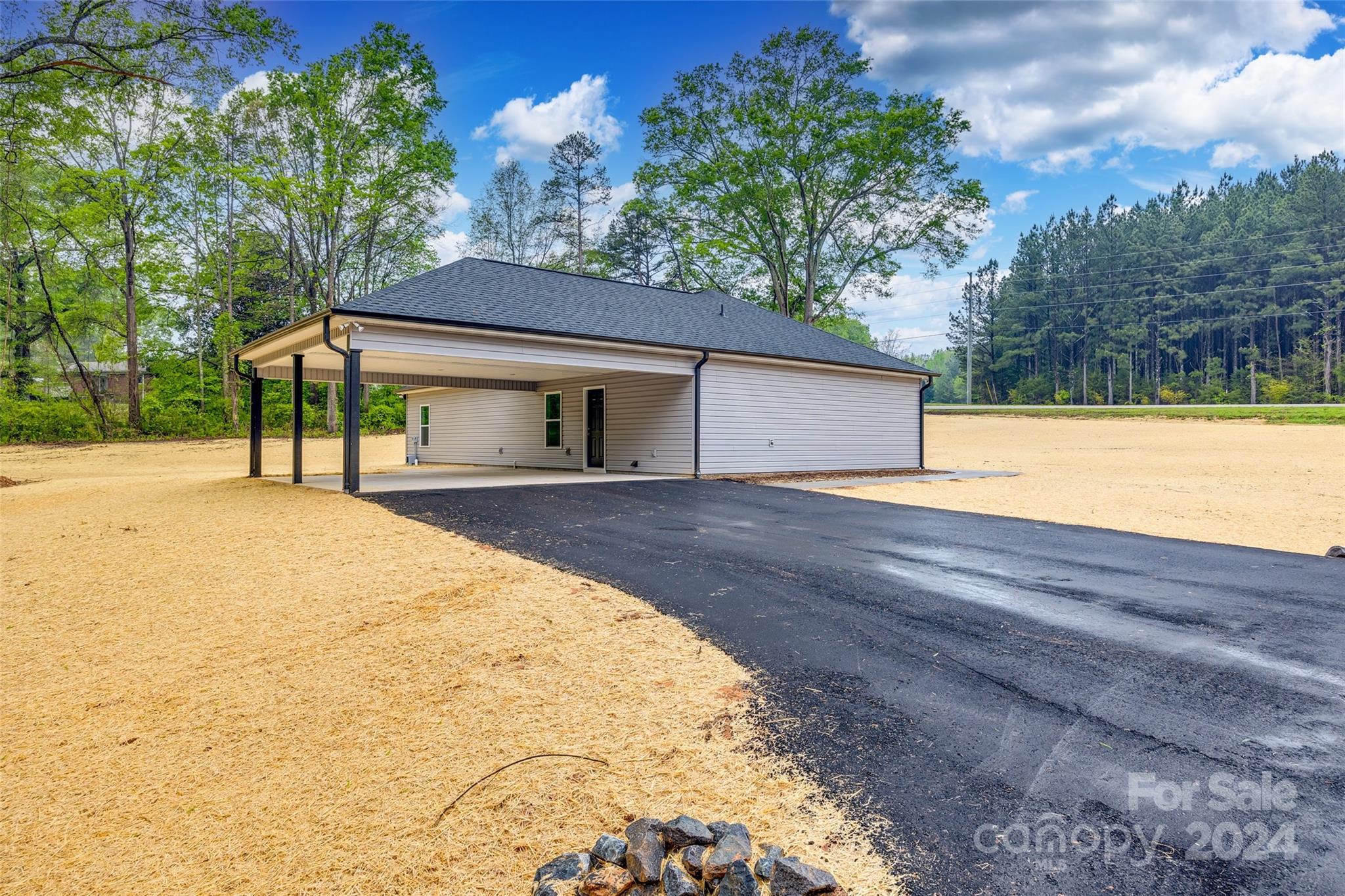 2215 Charlotte Highway