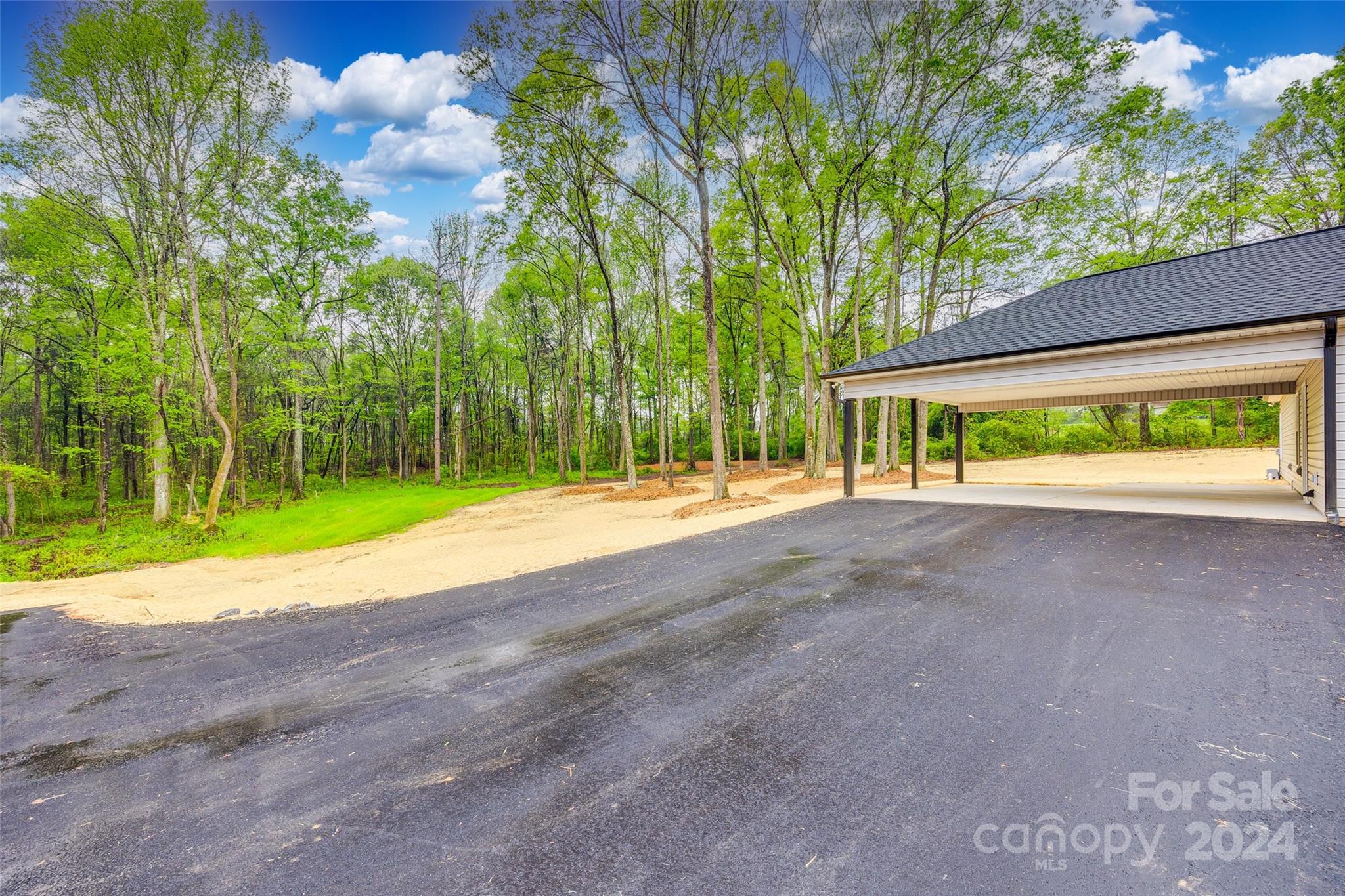 2215 Charlotte Highway