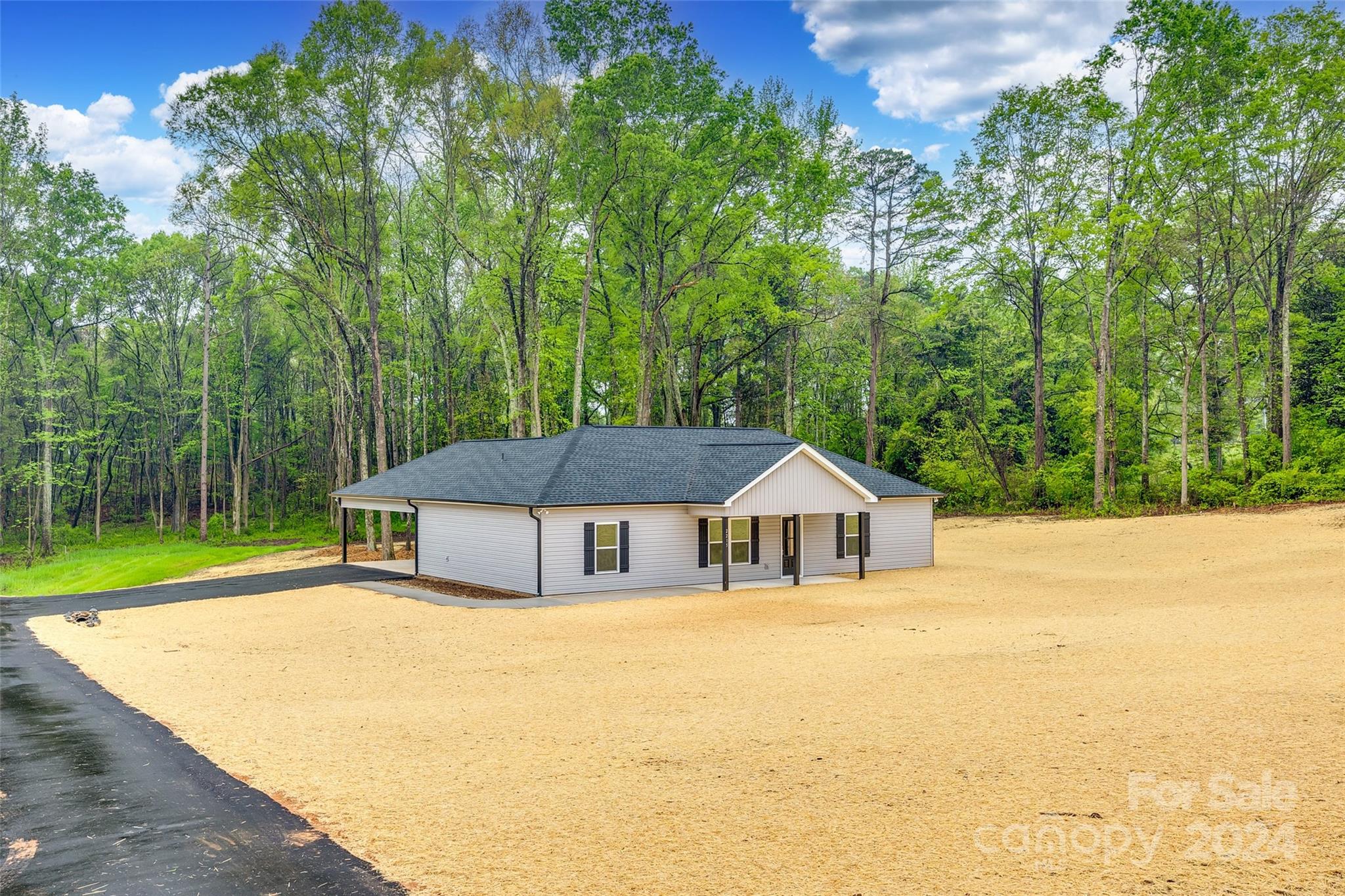 2215 Charlotte Highway