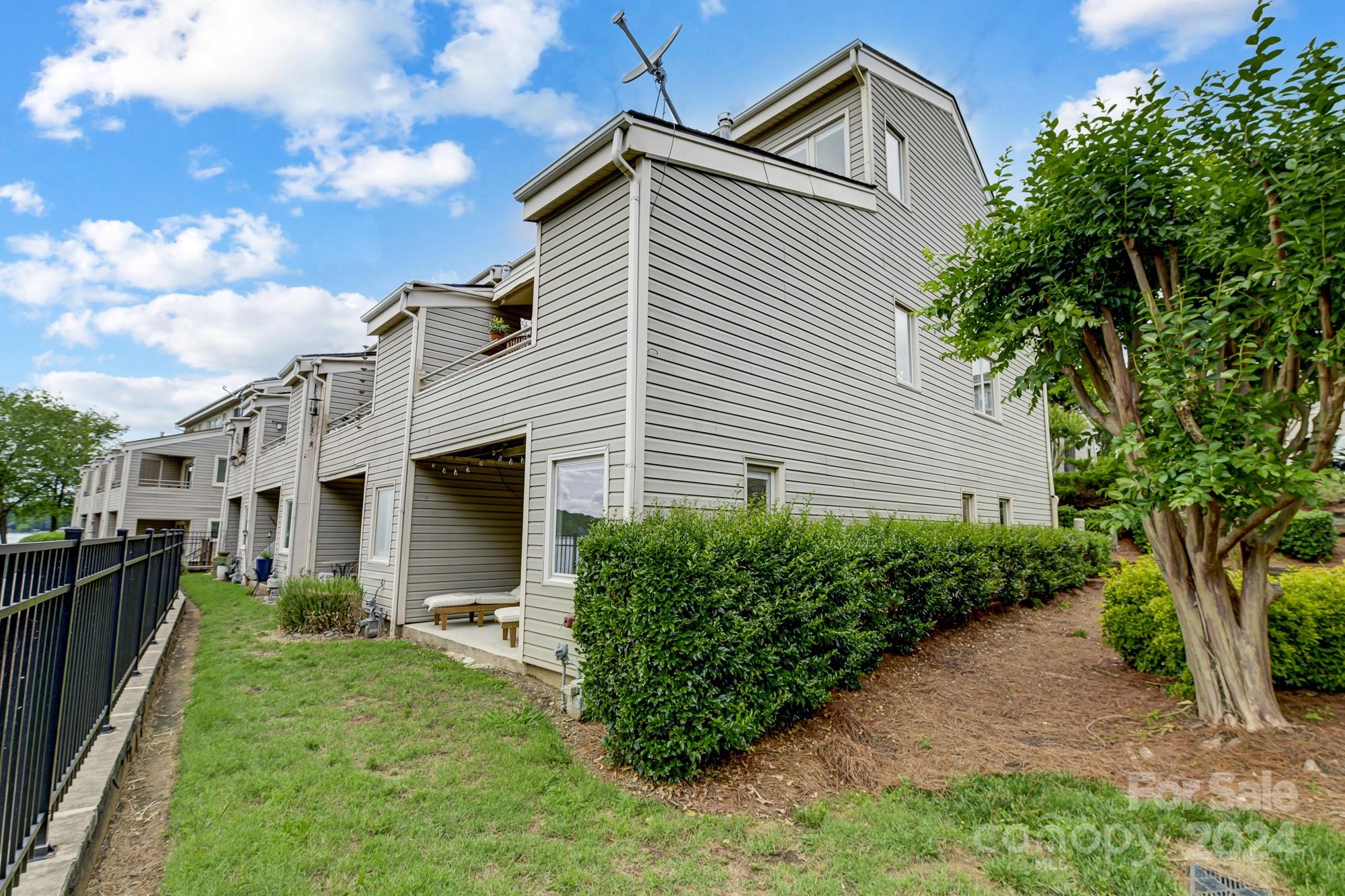 14025 Queens Harbor Road