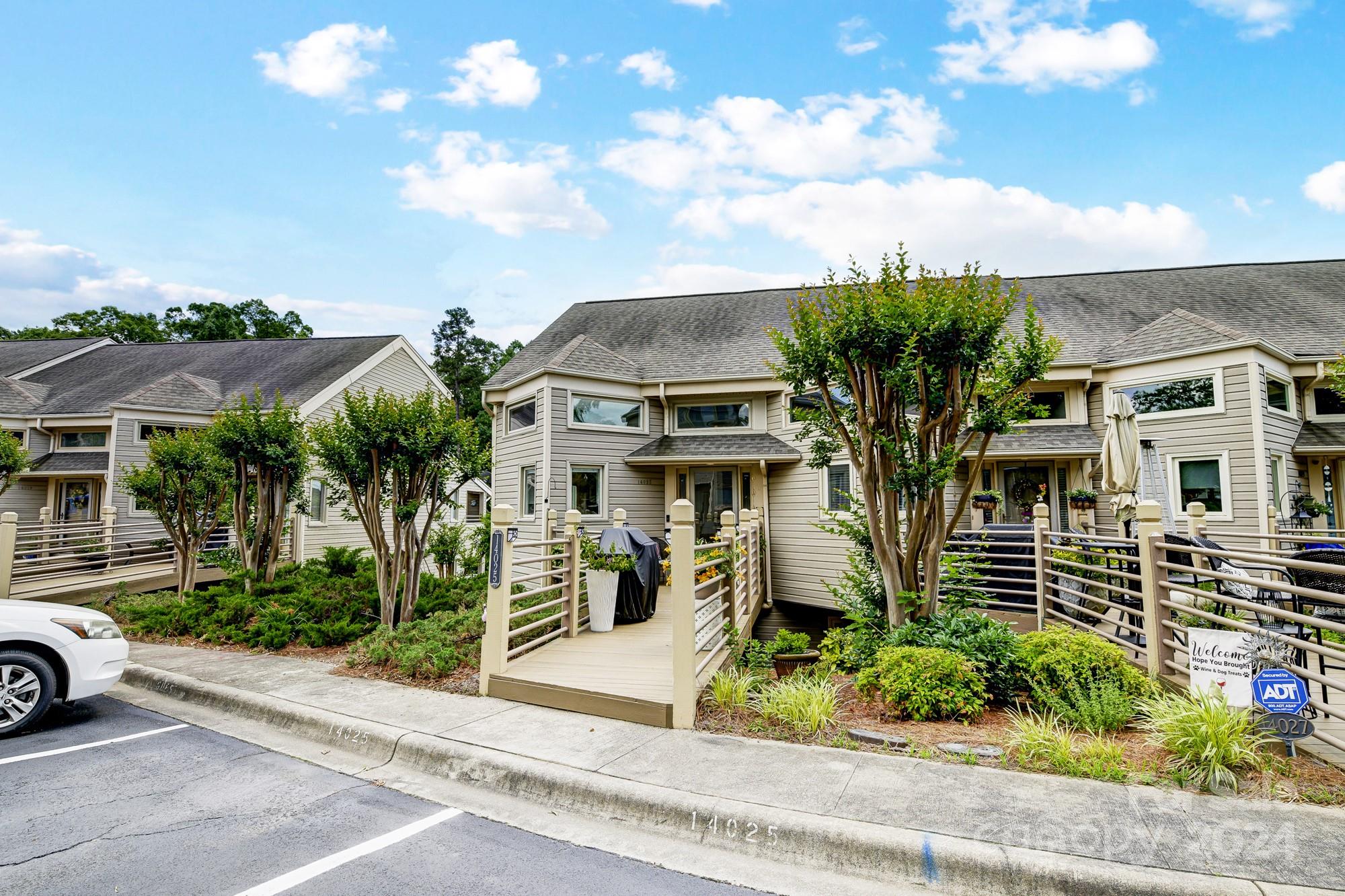 14025 Queens Harbor Road