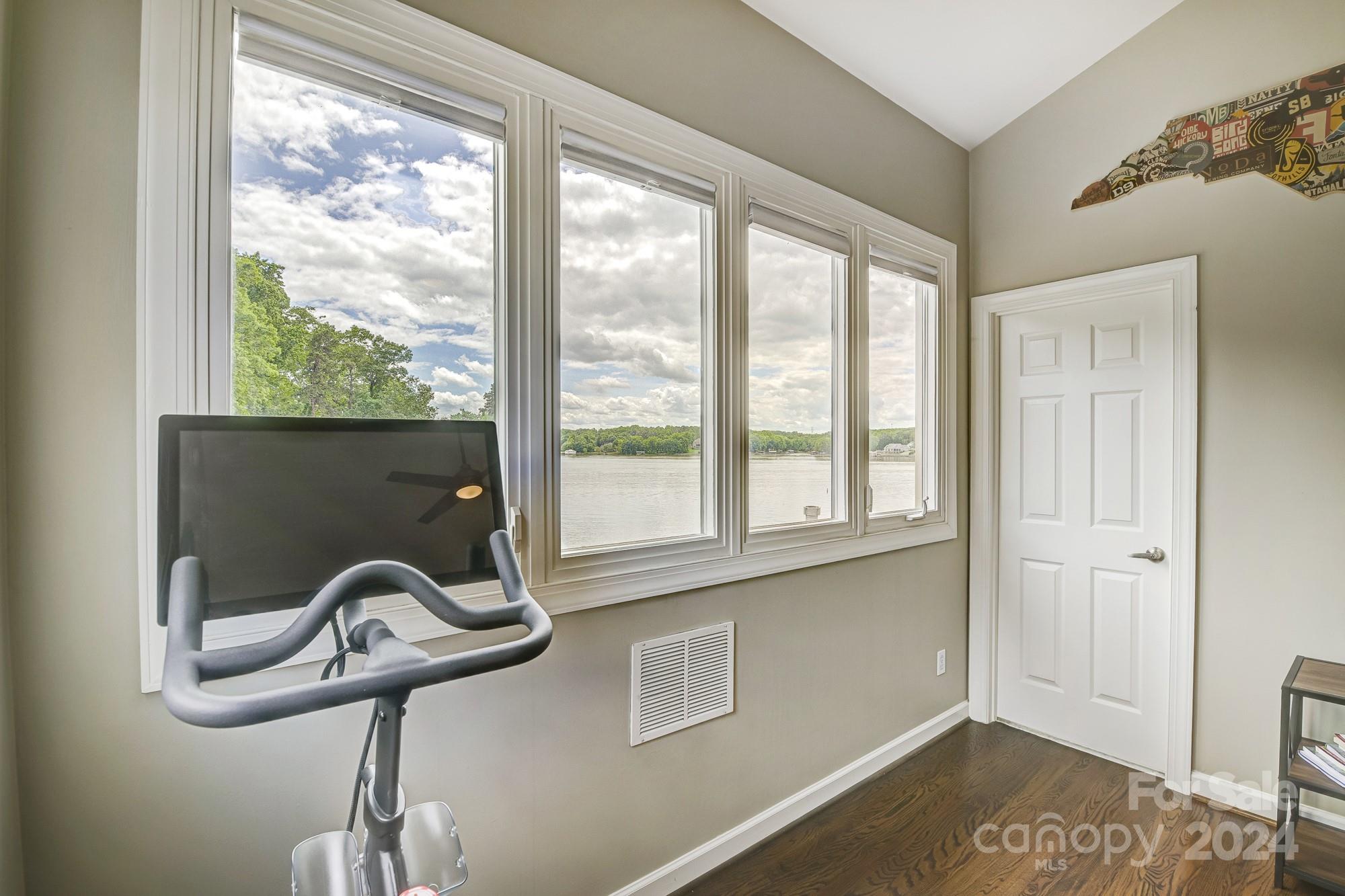 14025 Queens Harbor Road