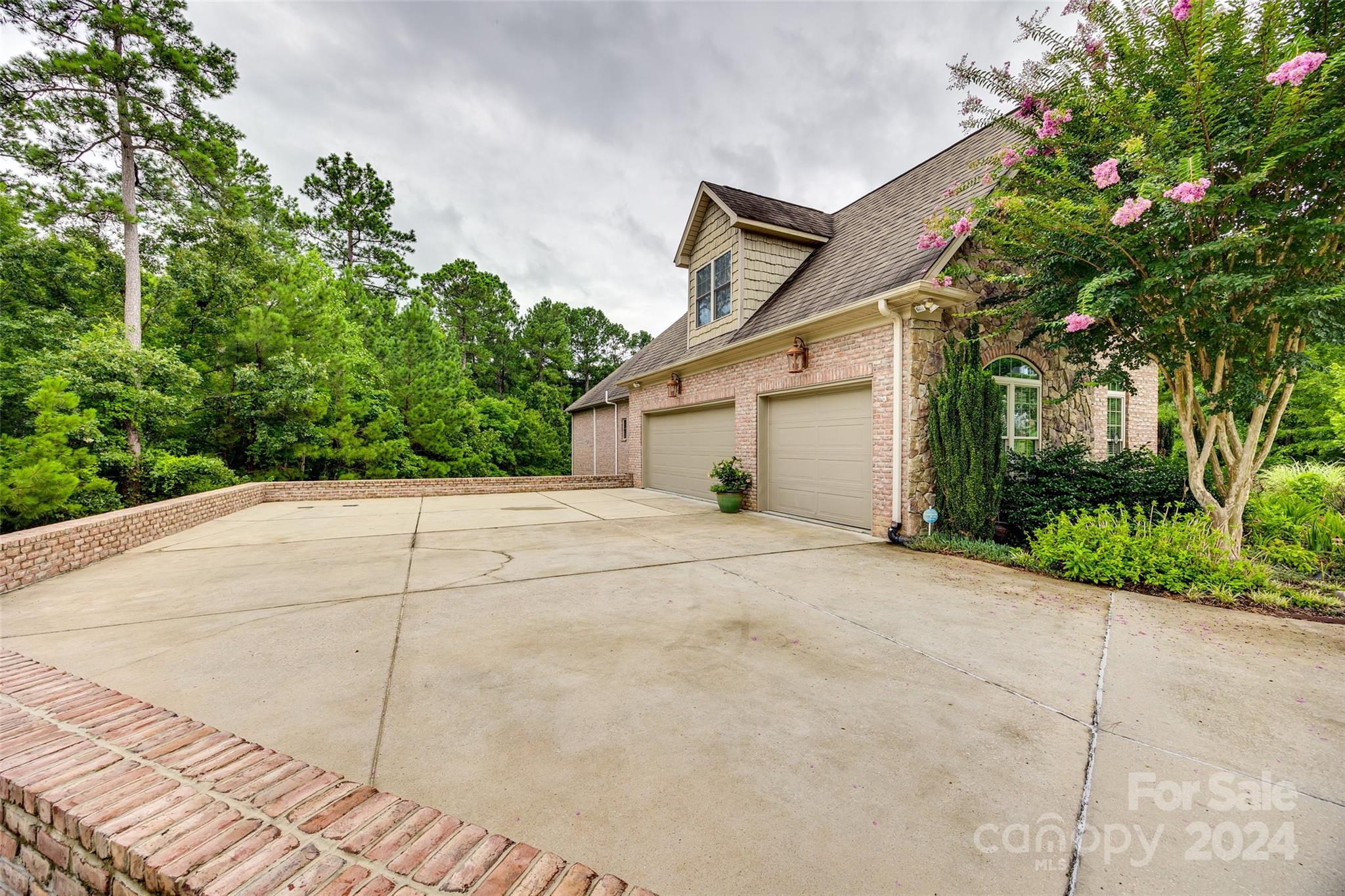 2218 Pinion Point