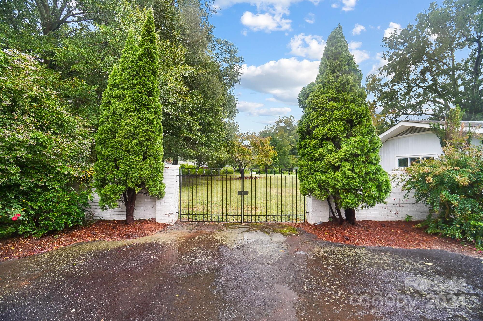 107 Ridge Avenue