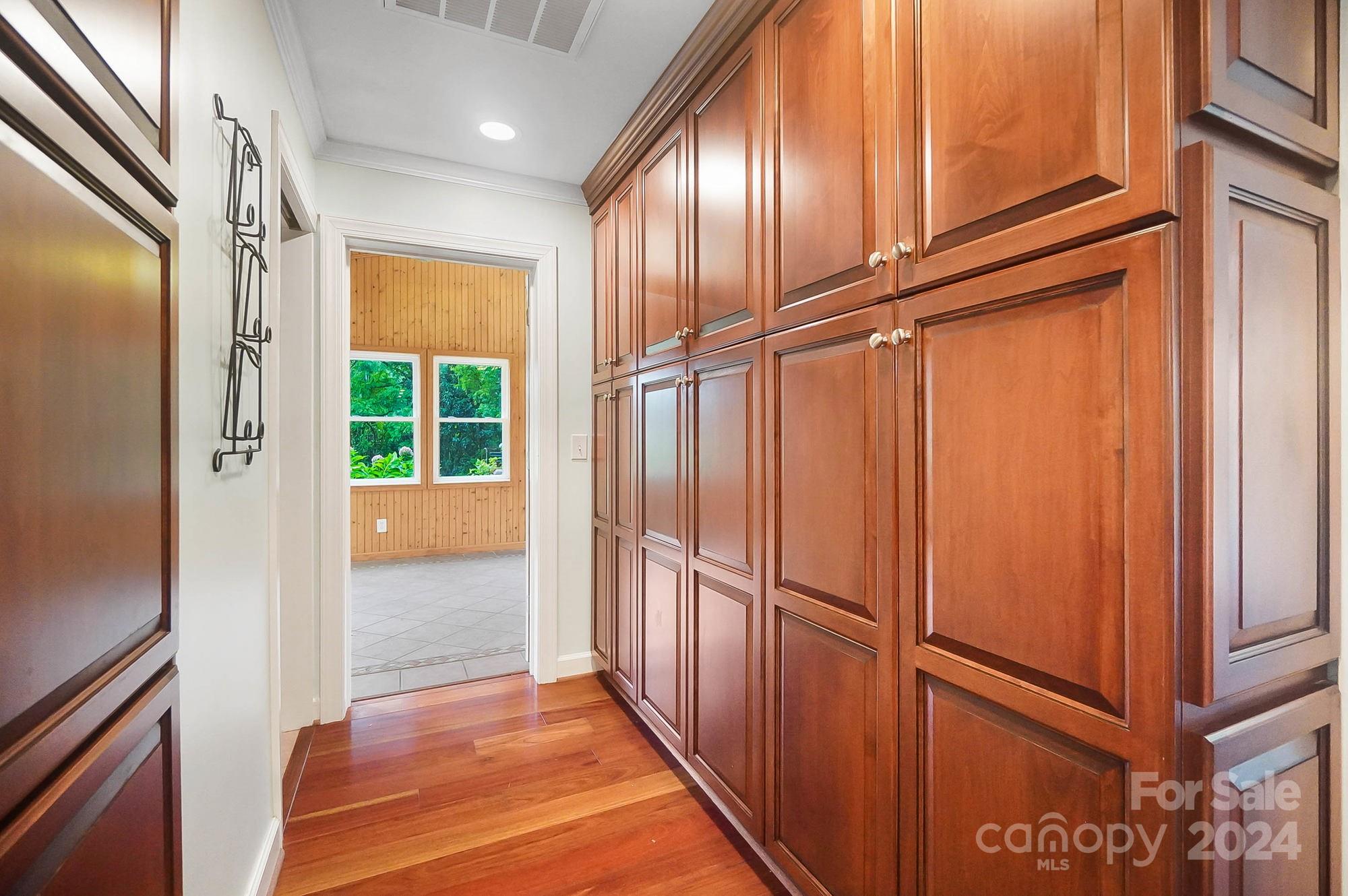 107 Ridge Avenue