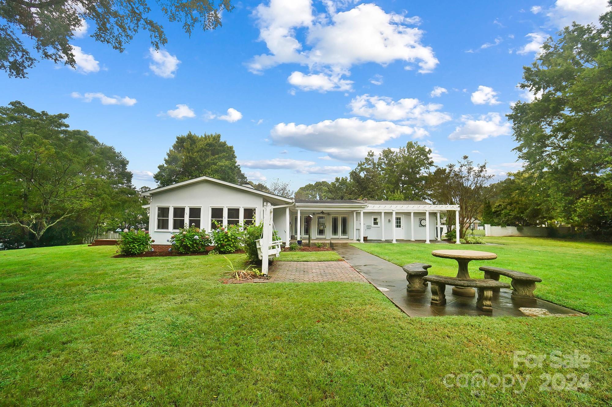 107 Ridge Avenue