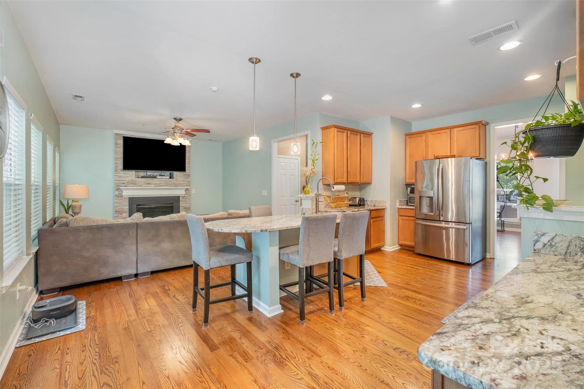 812 Thornapple Court