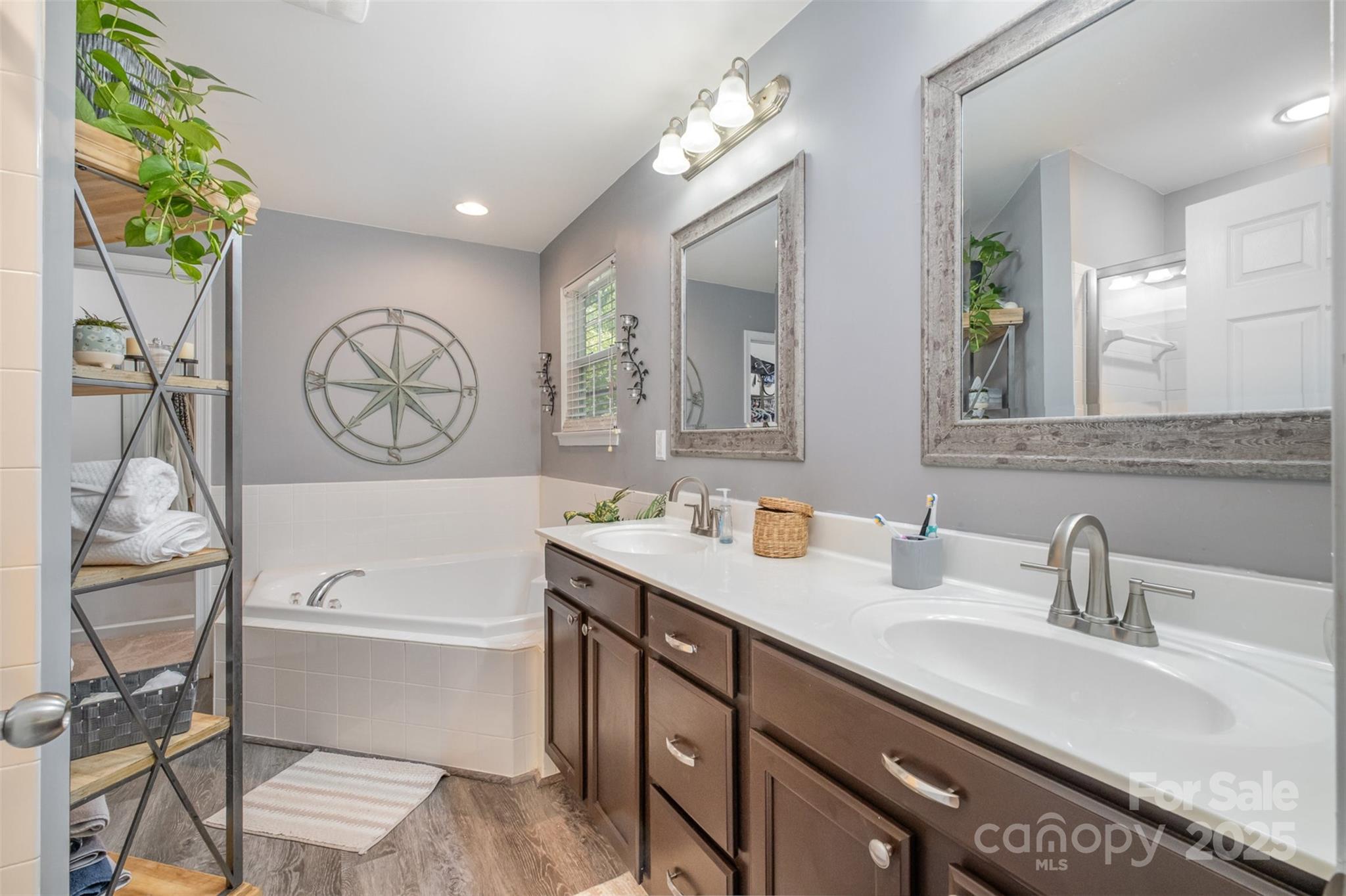 812 Thornapple Court