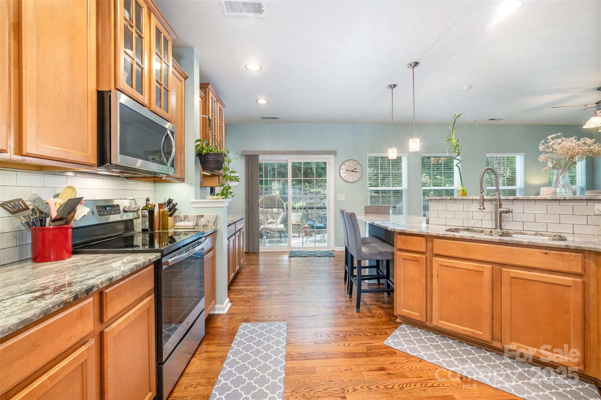 812 Thornapple Court