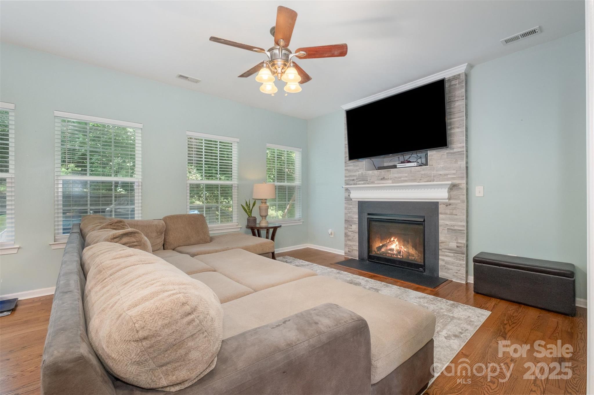 812 Thornapple Court