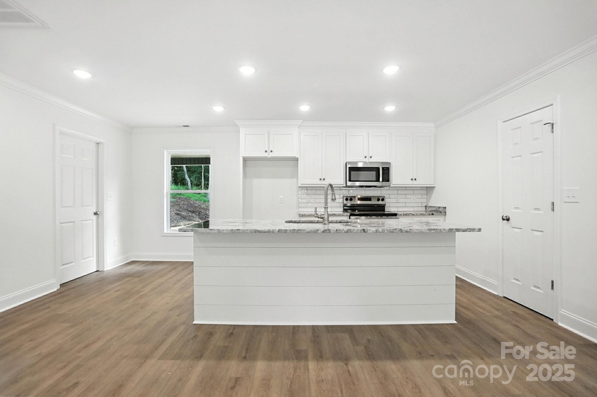 233 Lincoln Road
