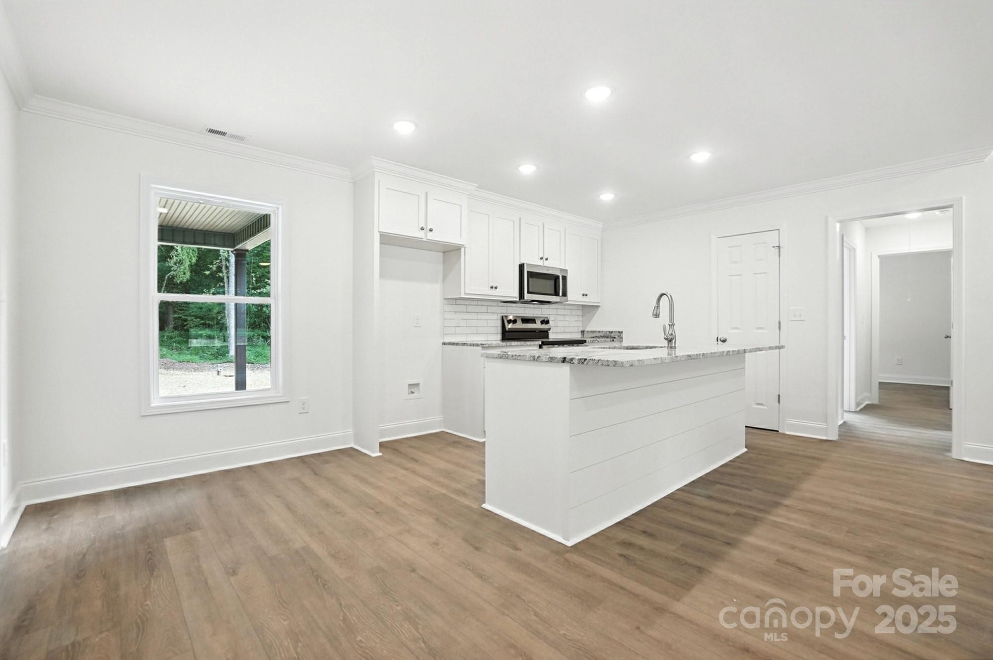 233 Lincoln Road