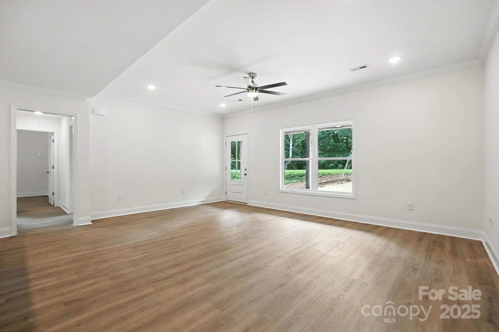233 Lincoln Road