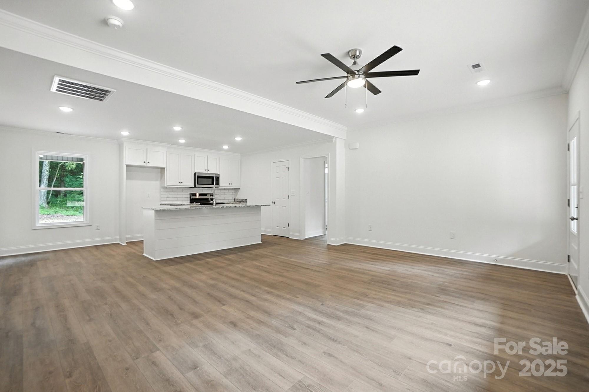 233 Lincoln Road