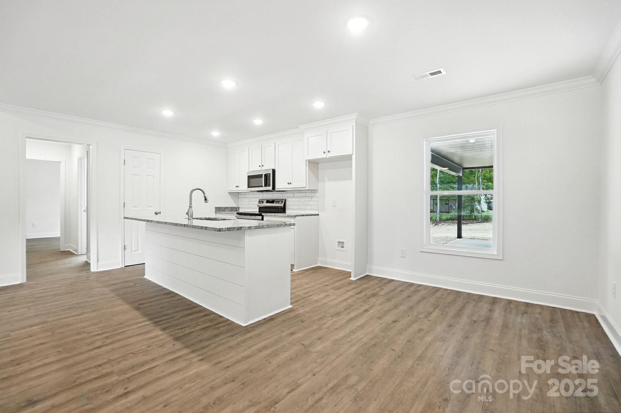 251 Lincoln Road