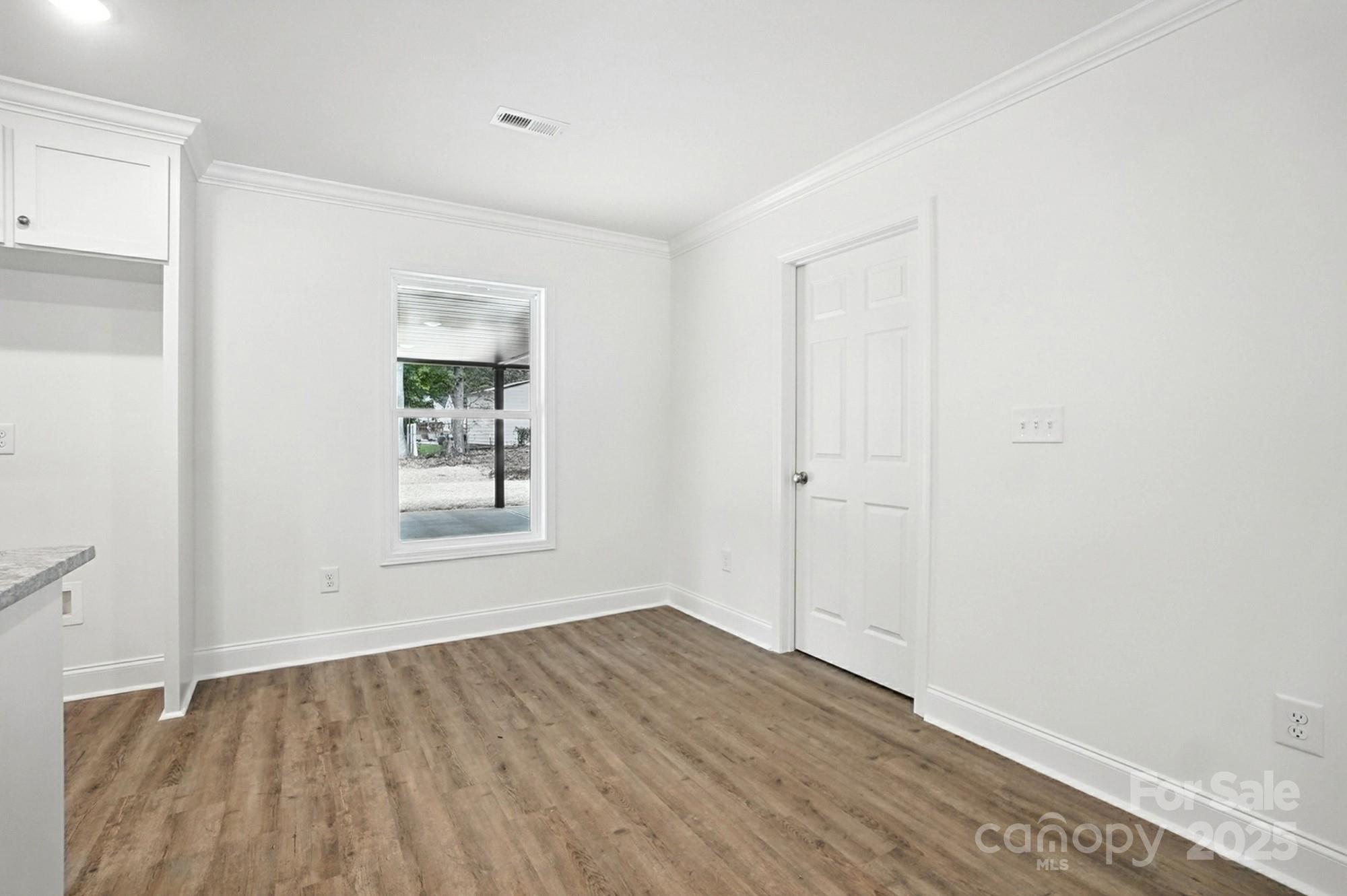 251 Lincoln Road