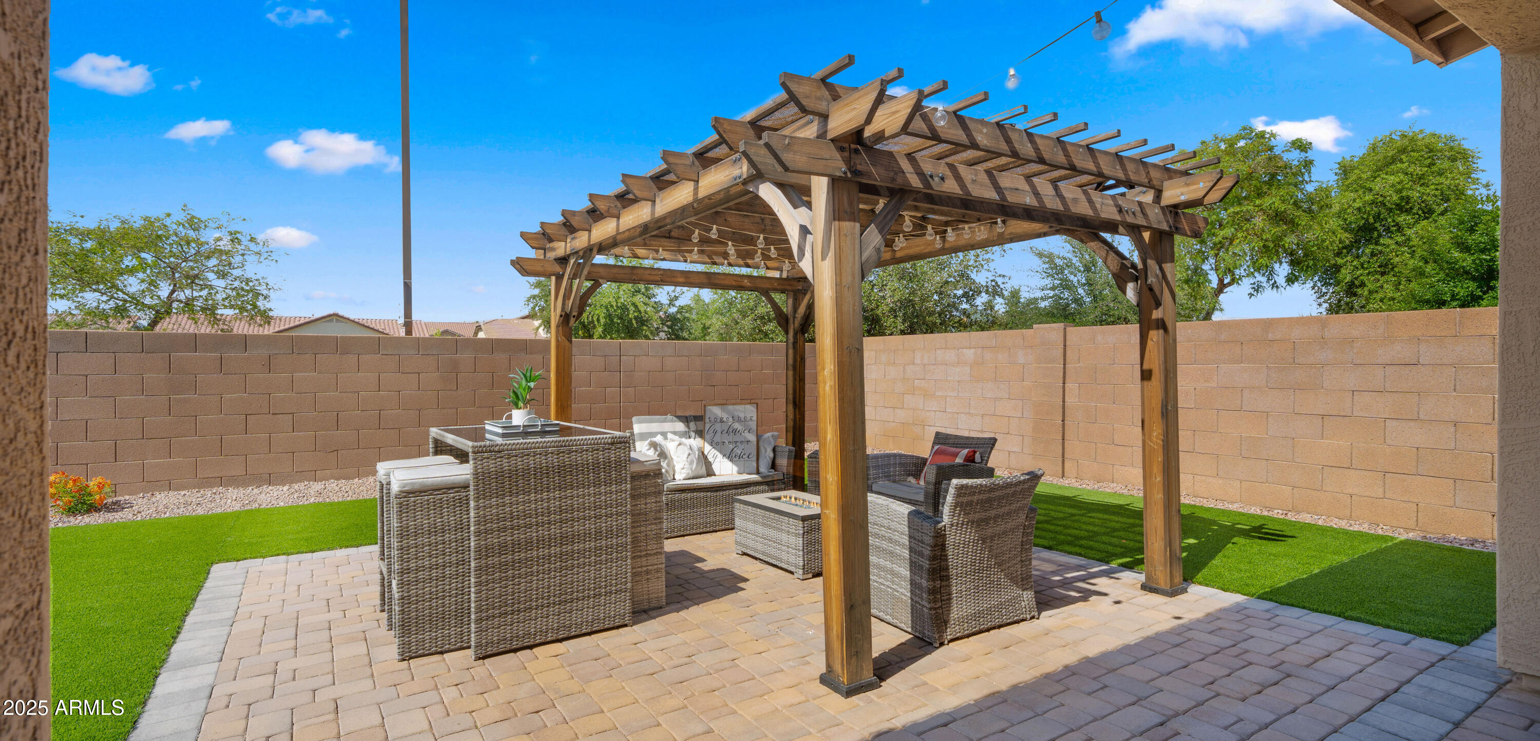 3462 E RIOPELLE Avenue
