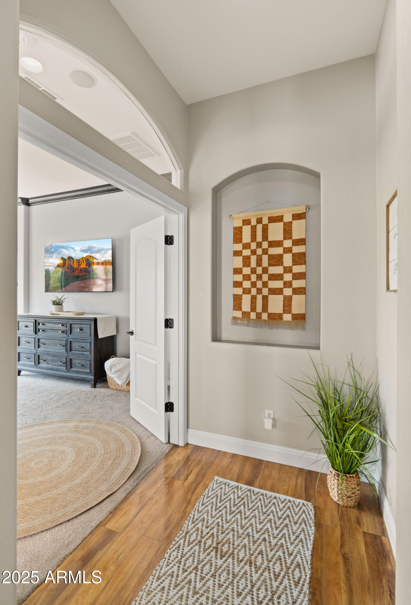 7037 S TROPHY Lane