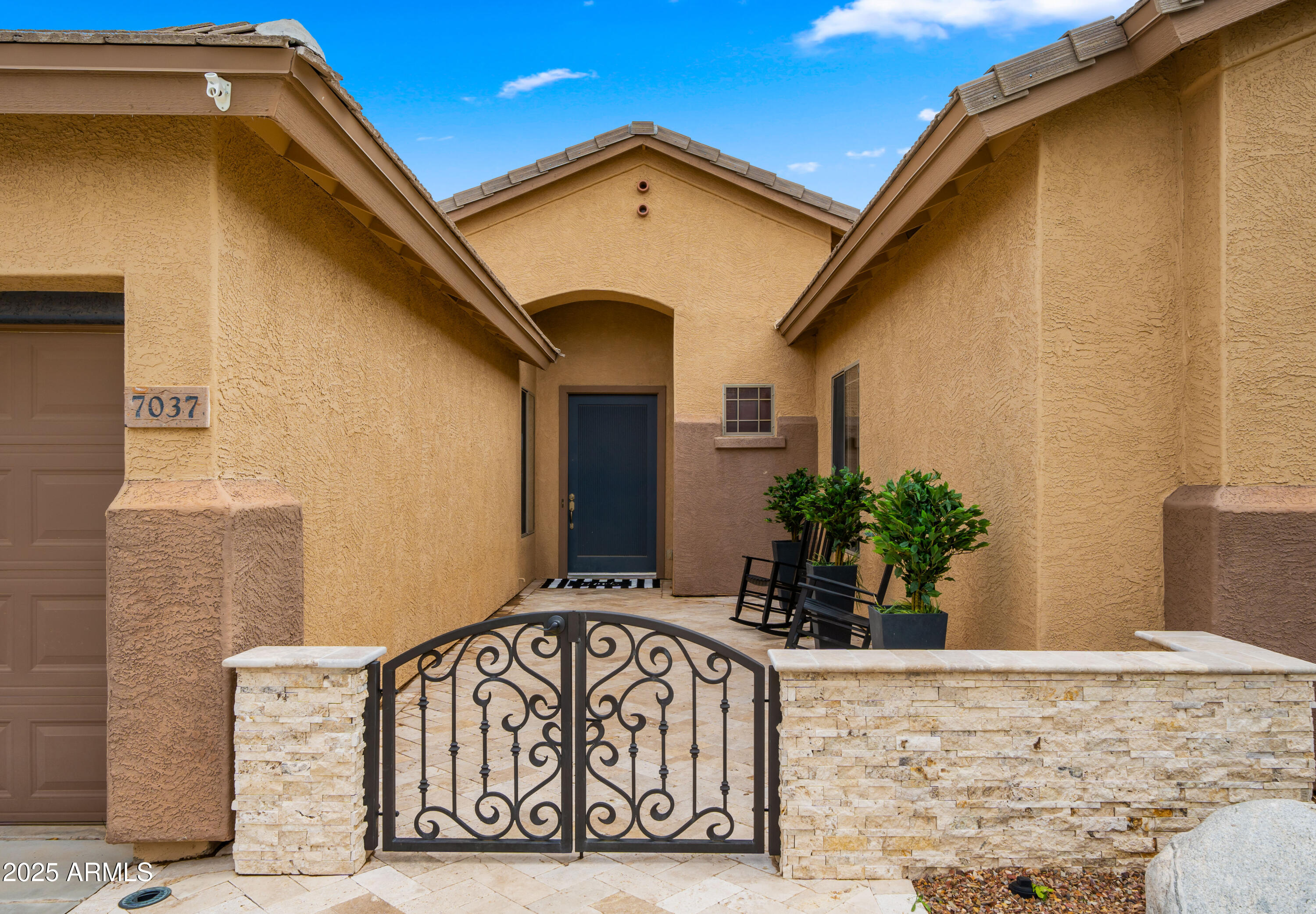 7037 S TROPHY Lane