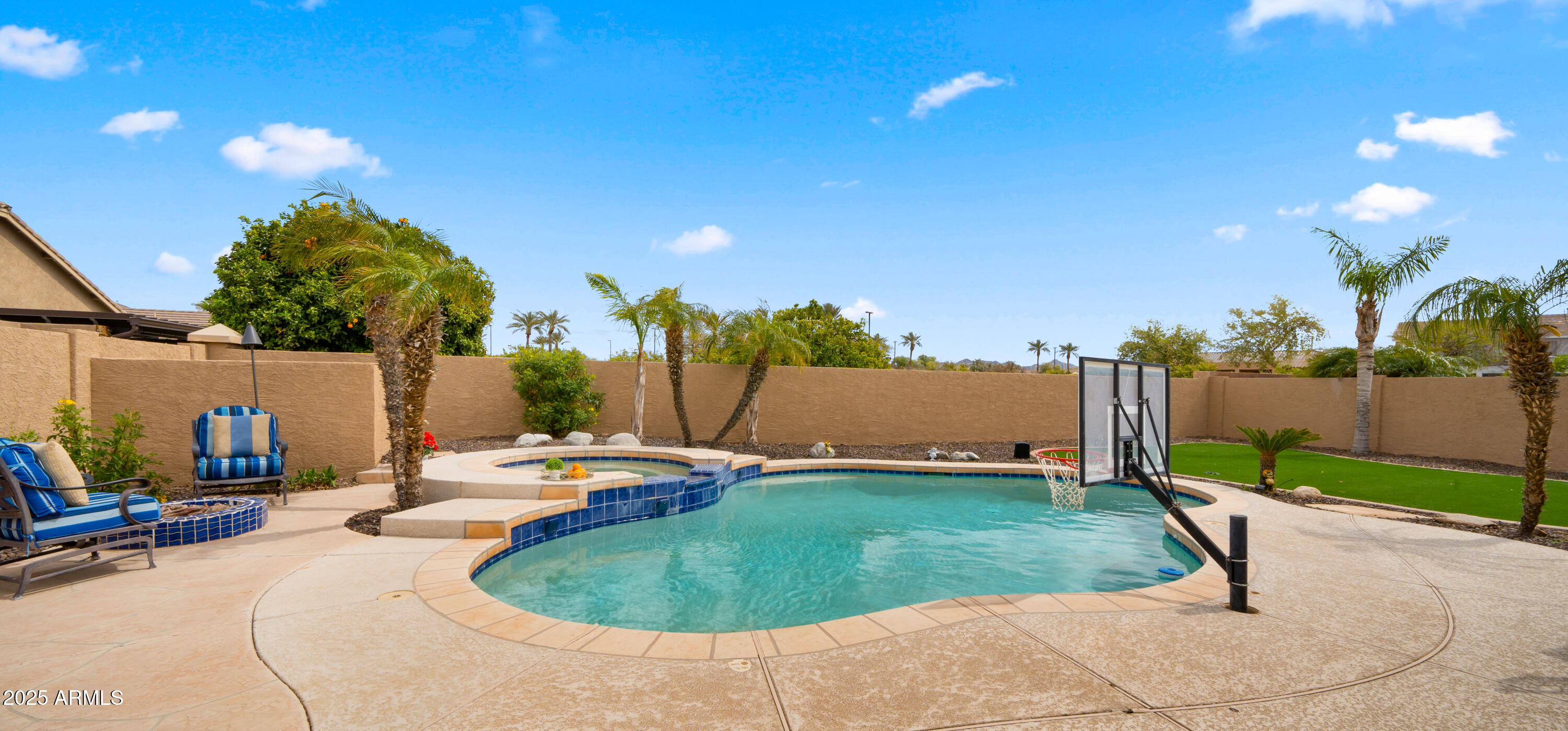 7037 S TROPHY Lane