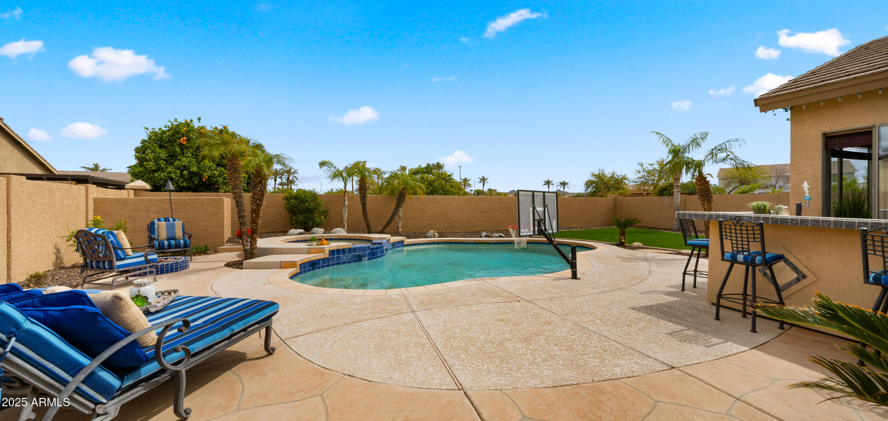 7037 S TROPHY Lane