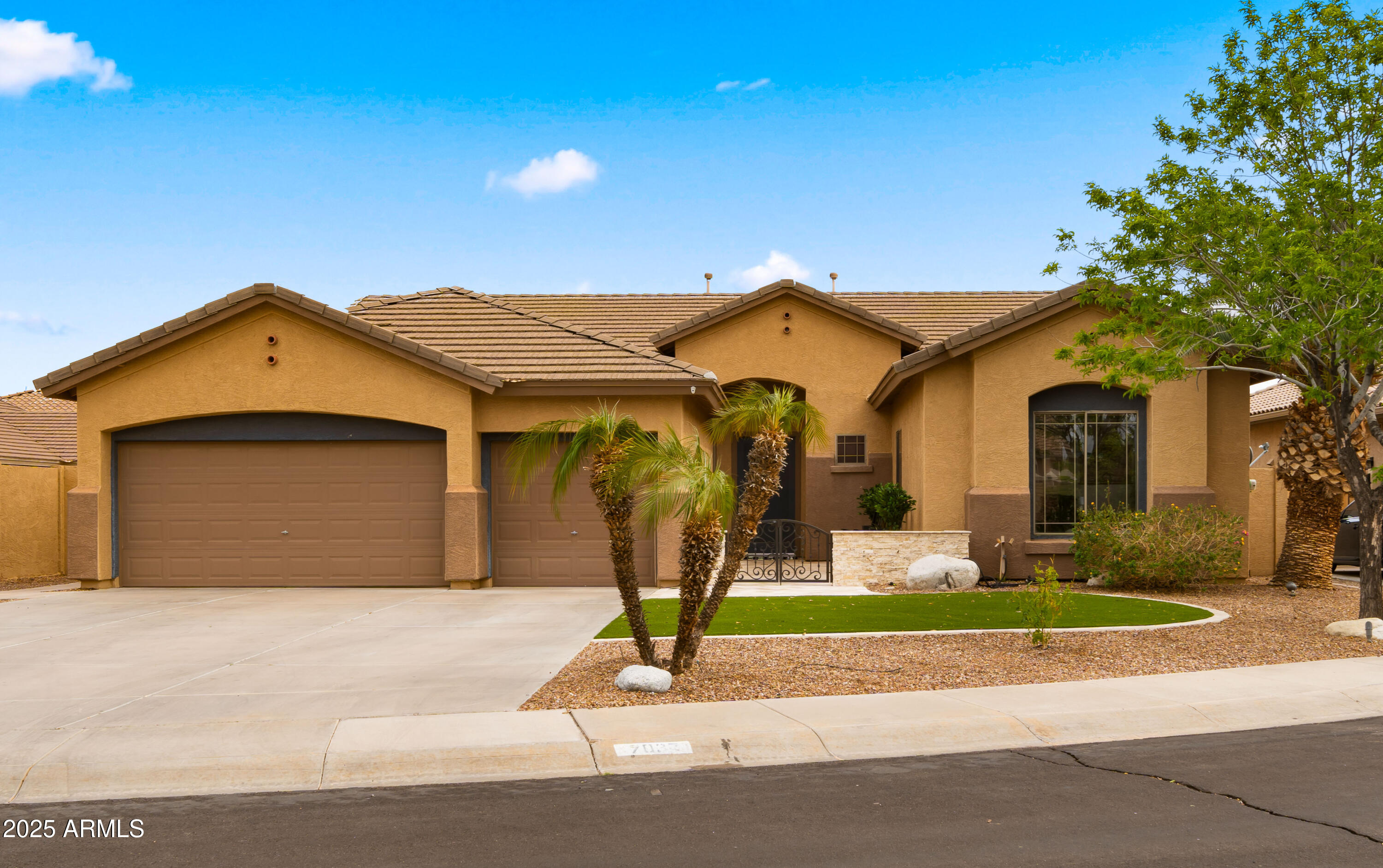 7037 S TROPHY Lane