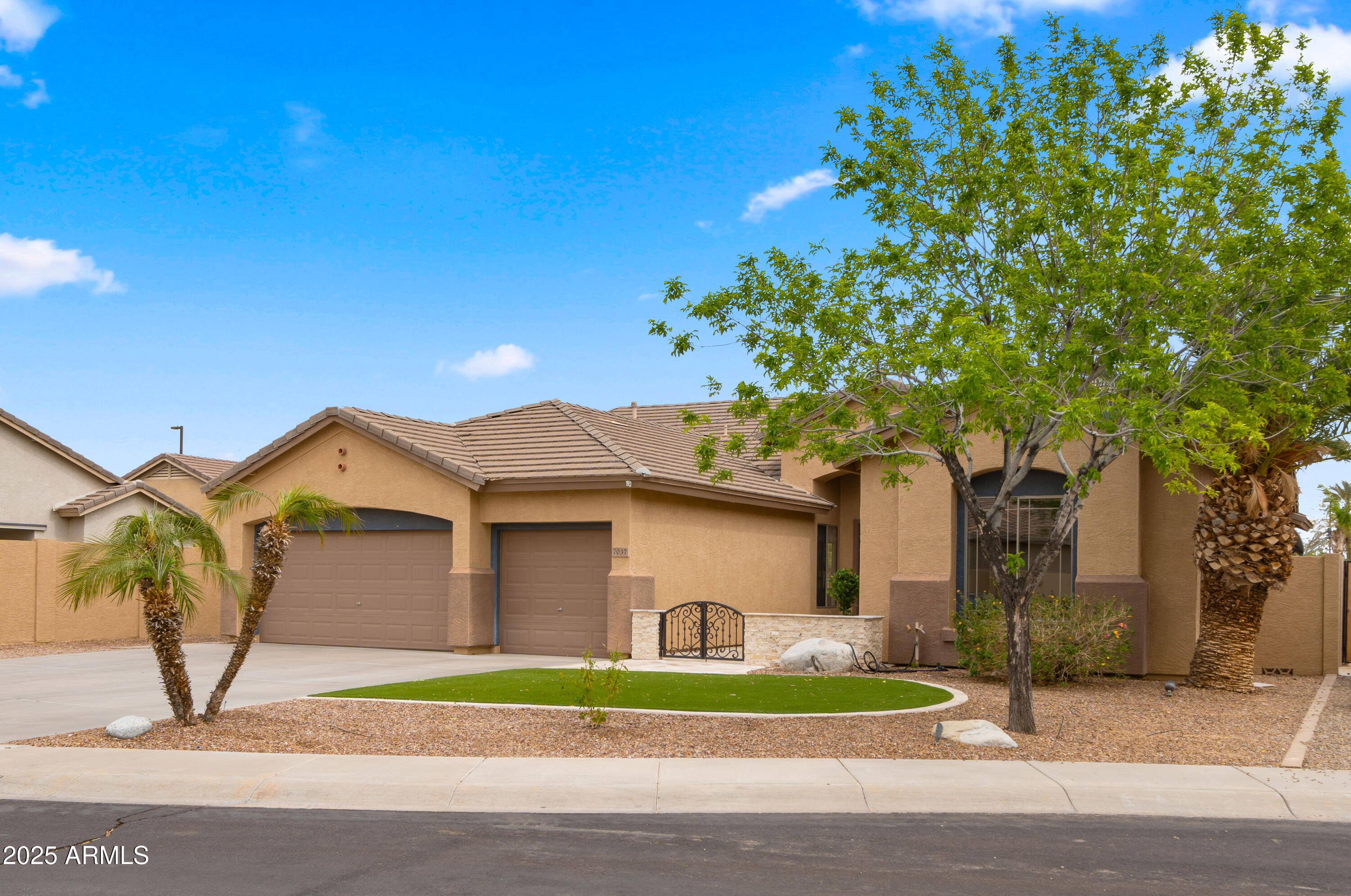 7037 S TROPHY Lane