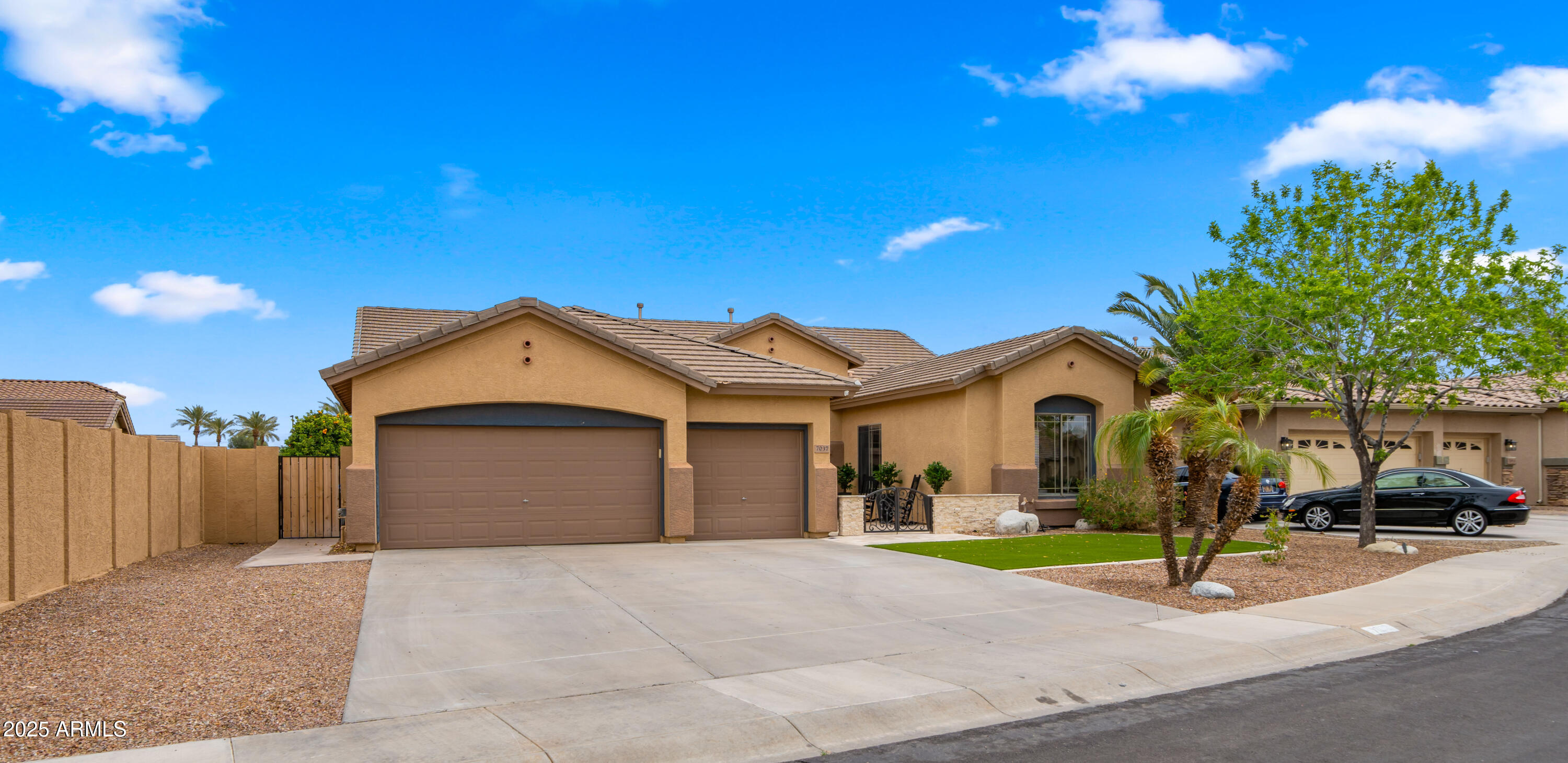7037 S TROPHY Lane
