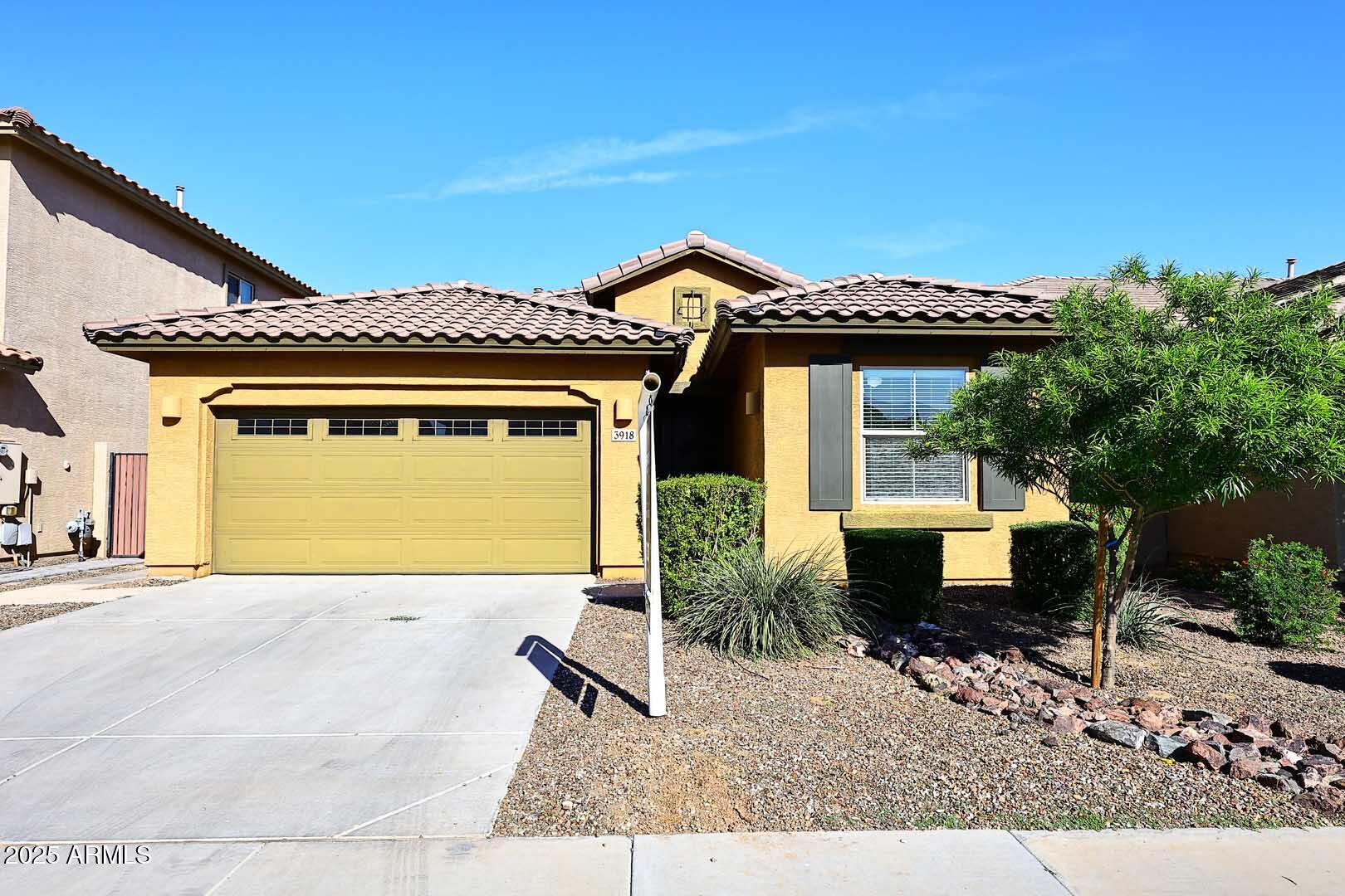 3918 E NARROWLEAF Drive