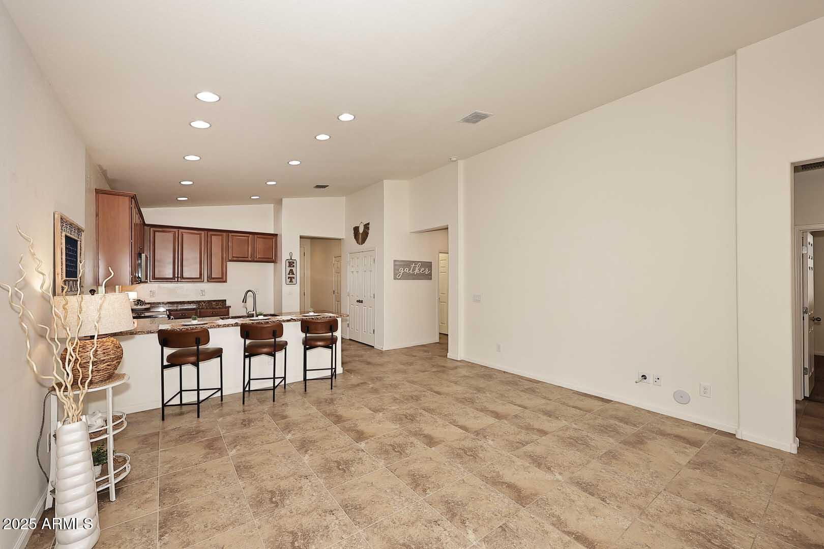 3918 E NARROWLEAF Drive