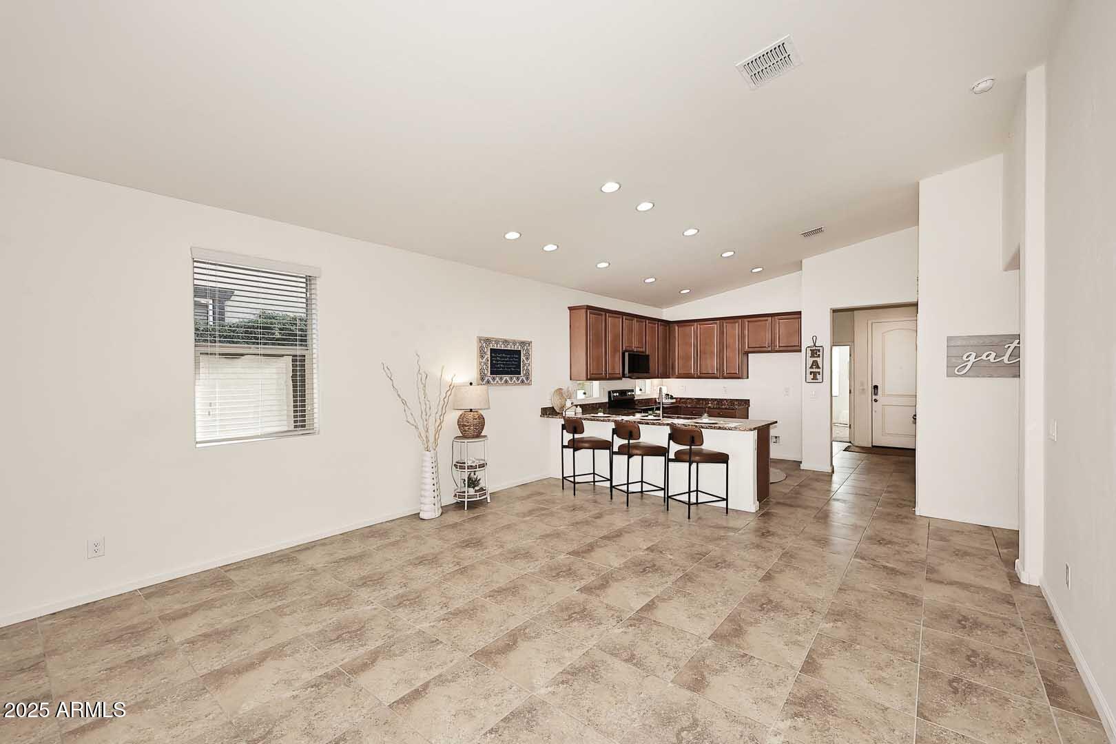 3918 E NARROWLEAF Drive