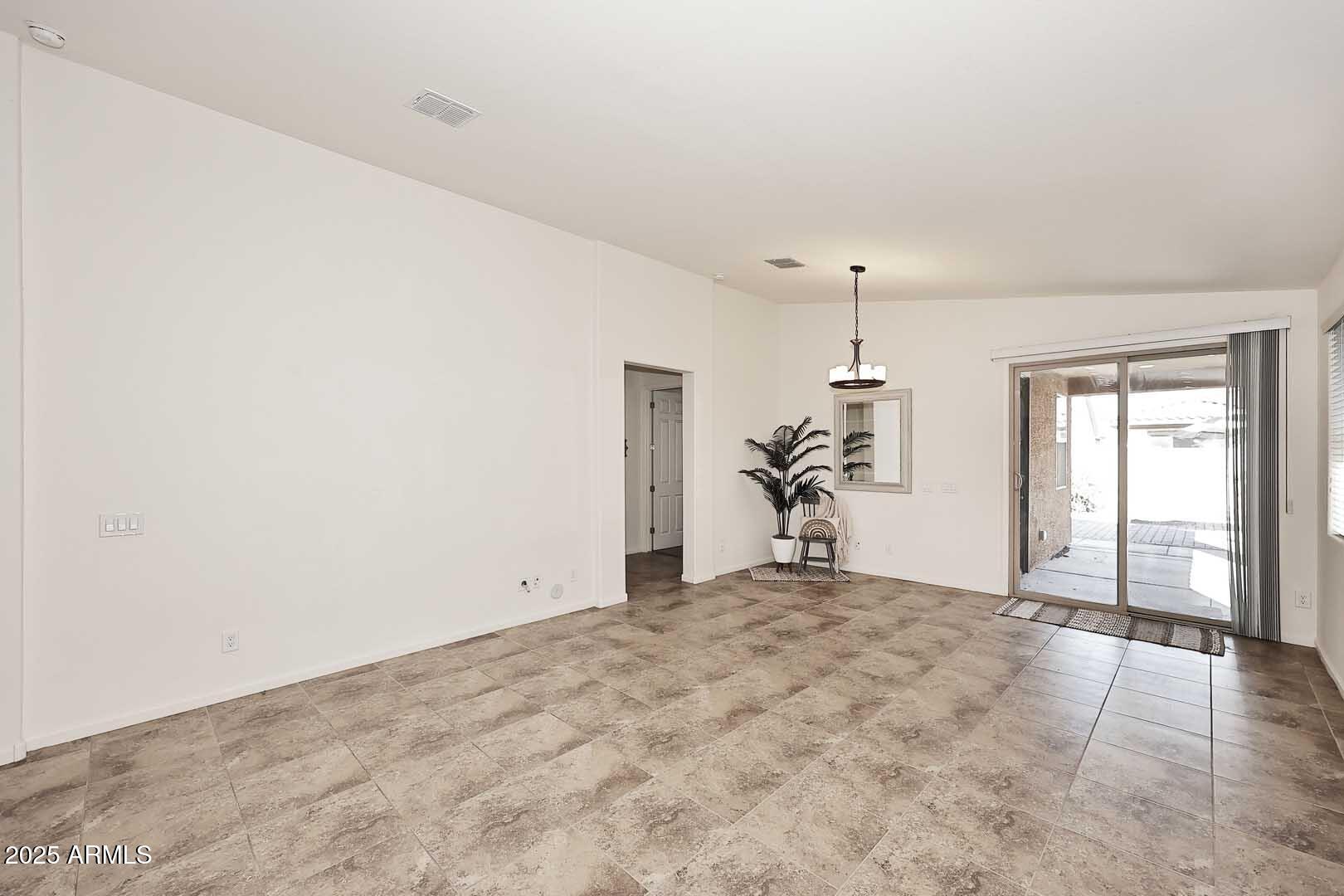 3918 E NARROWLEAF Drive